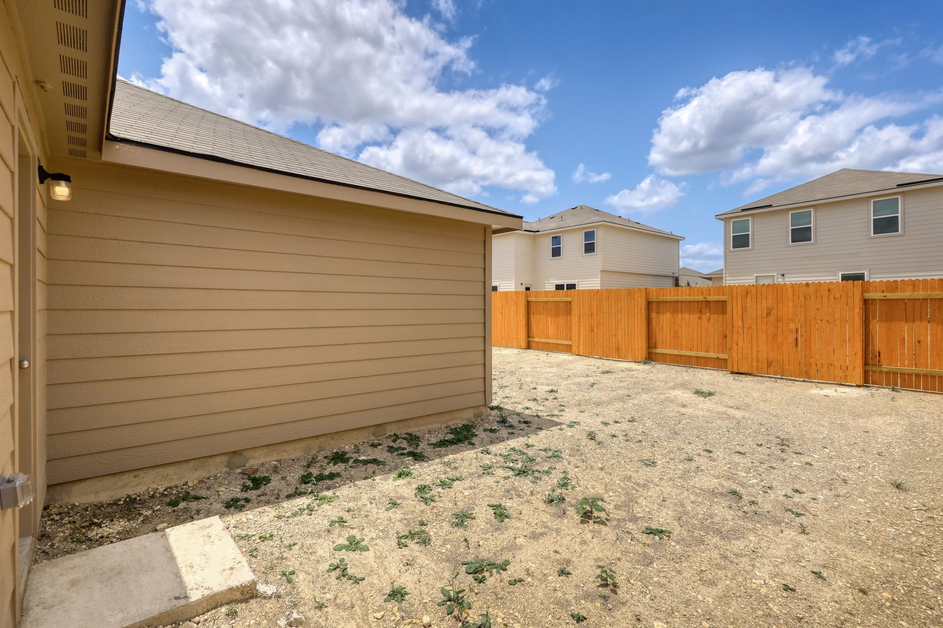 137 Maywood Ln 022.jpg-SMALL.JPG