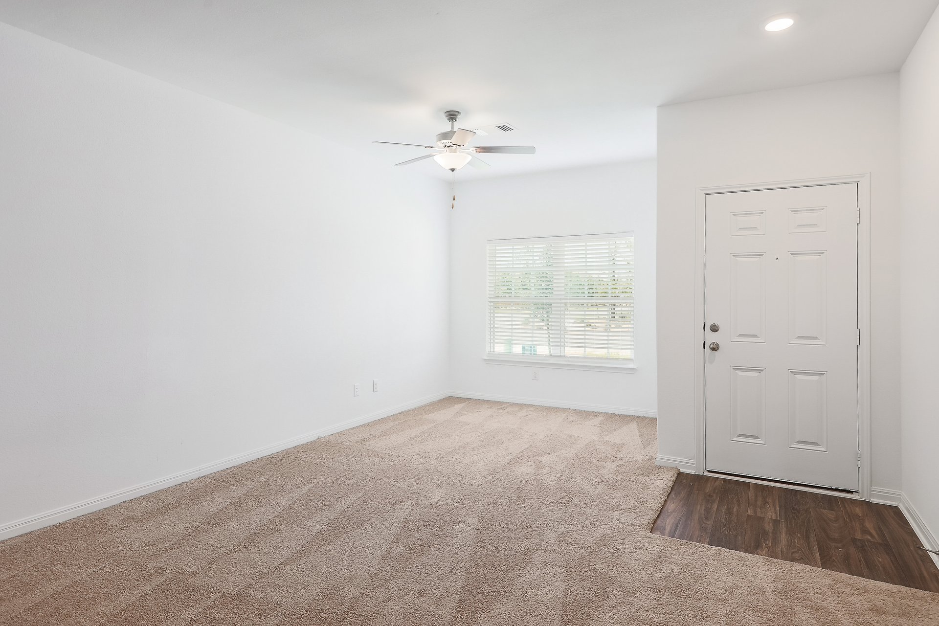100 Maywood Ln 008.jpg-SMALL.JPG