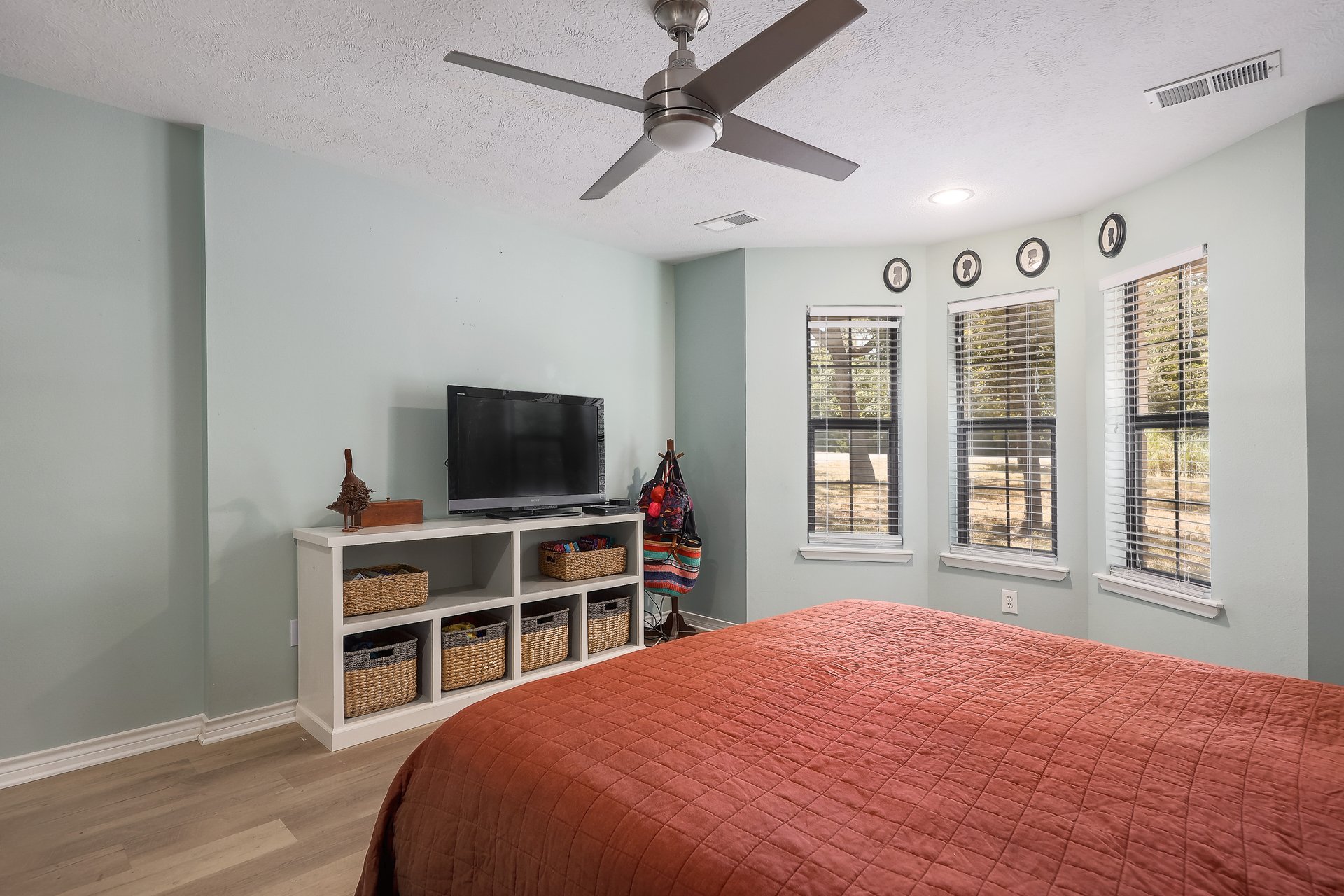 193 Ashwood Dr 014.jpg-SMALL.JPG