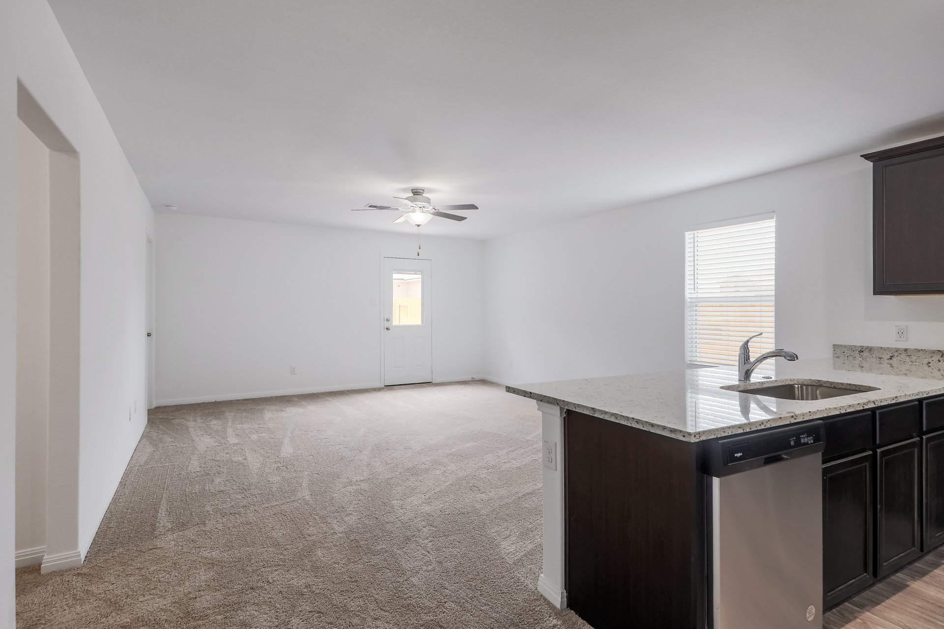137 Maywood Ln 007.jpg-SMALL.JPG