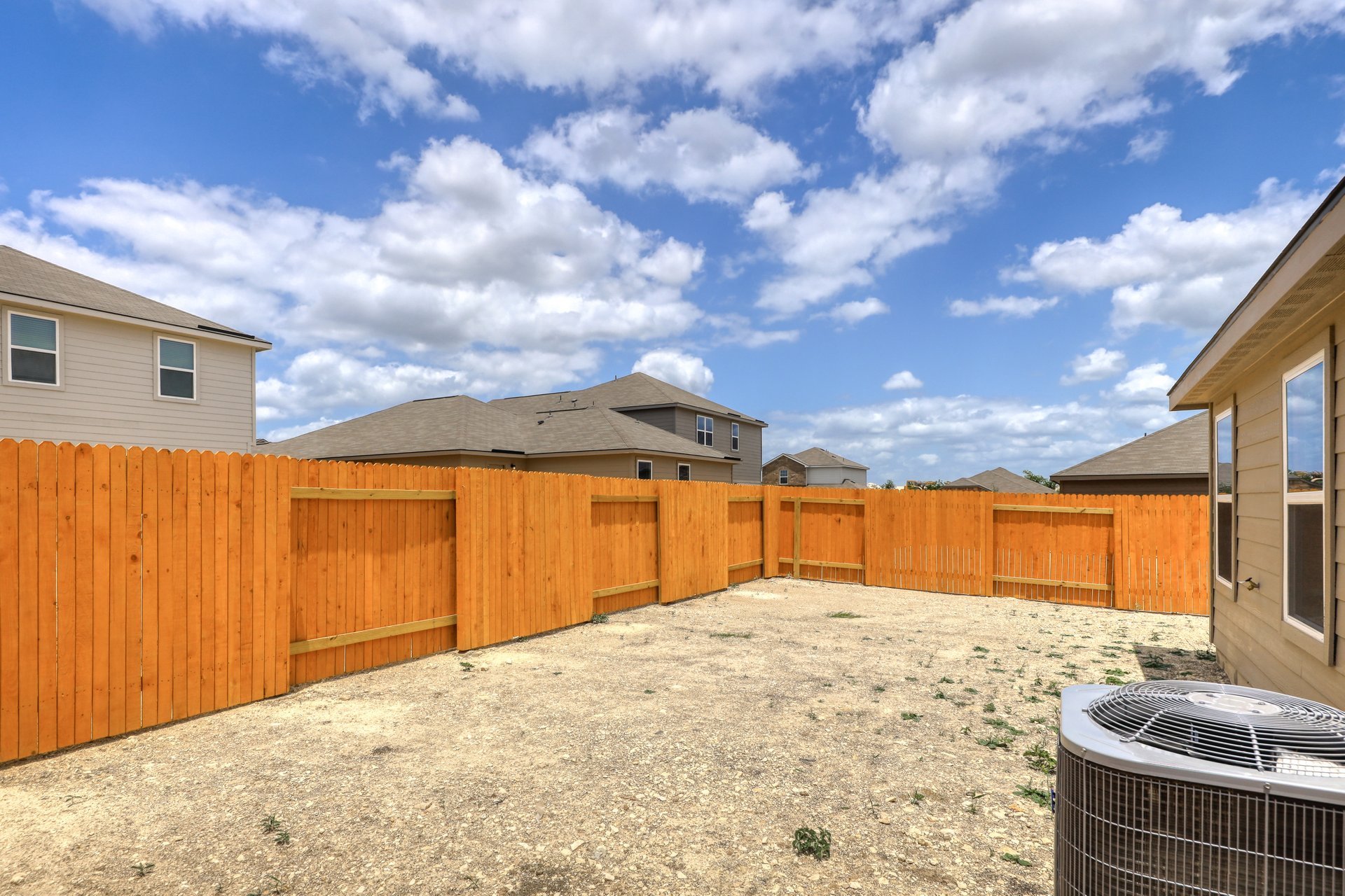137 Maywood Ln 023.jpg-SMALL.JPG