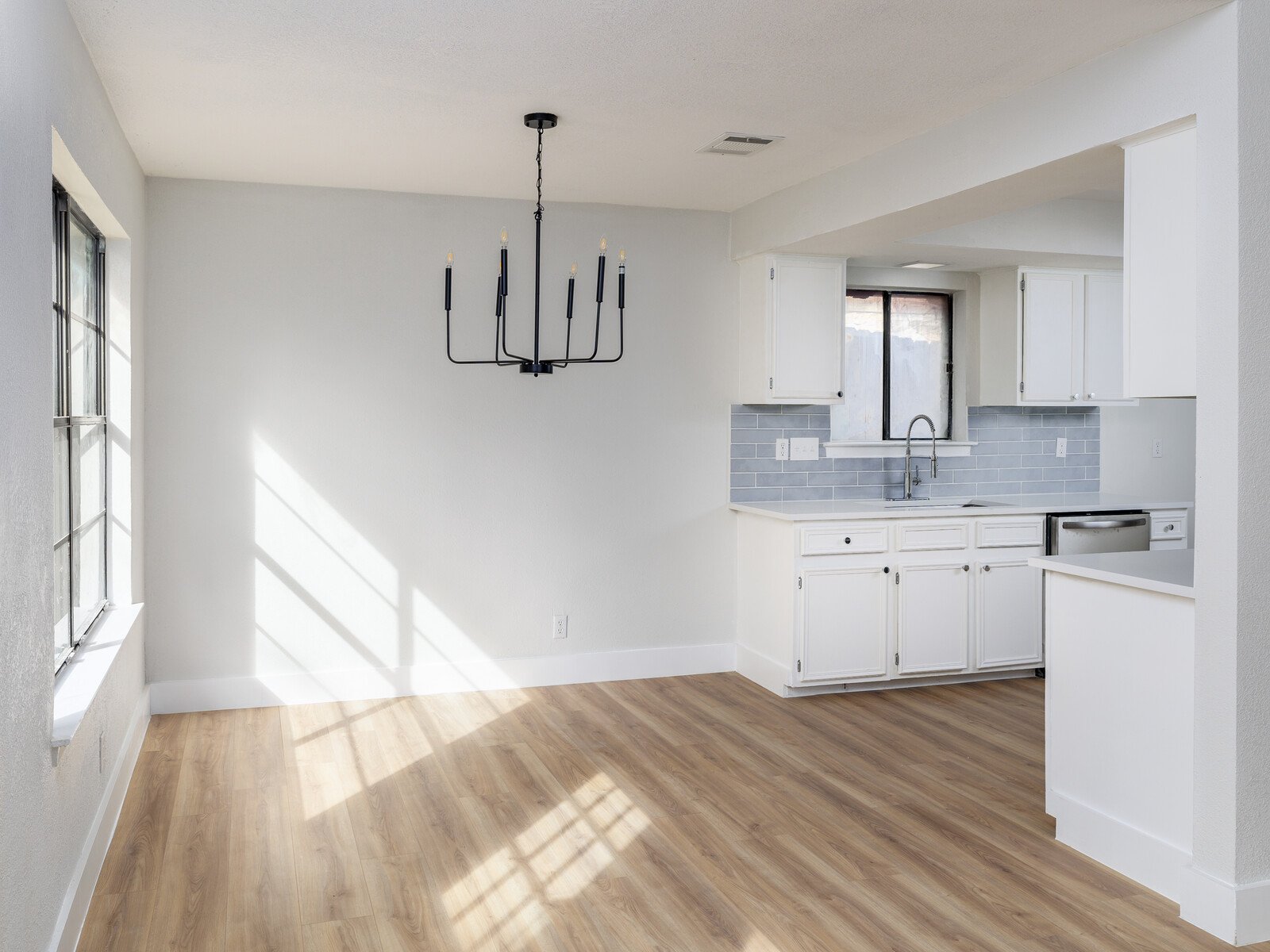 09_20220926_Diego_Cuellar__10901_Tall_Oak_Trail_Austin_78750_9_of_31_mls.jpg