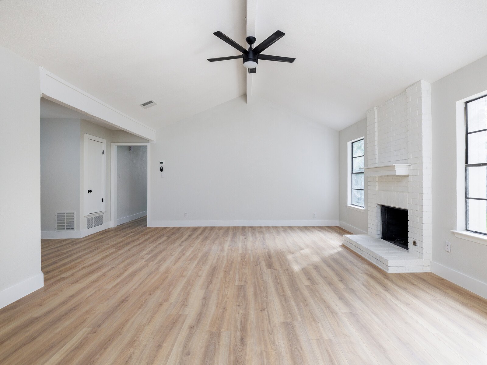 07_20220926_Diego_Cuellar__10901_Tall_Oak_Trail_Austin_78750_7_of_31_mls.jpg