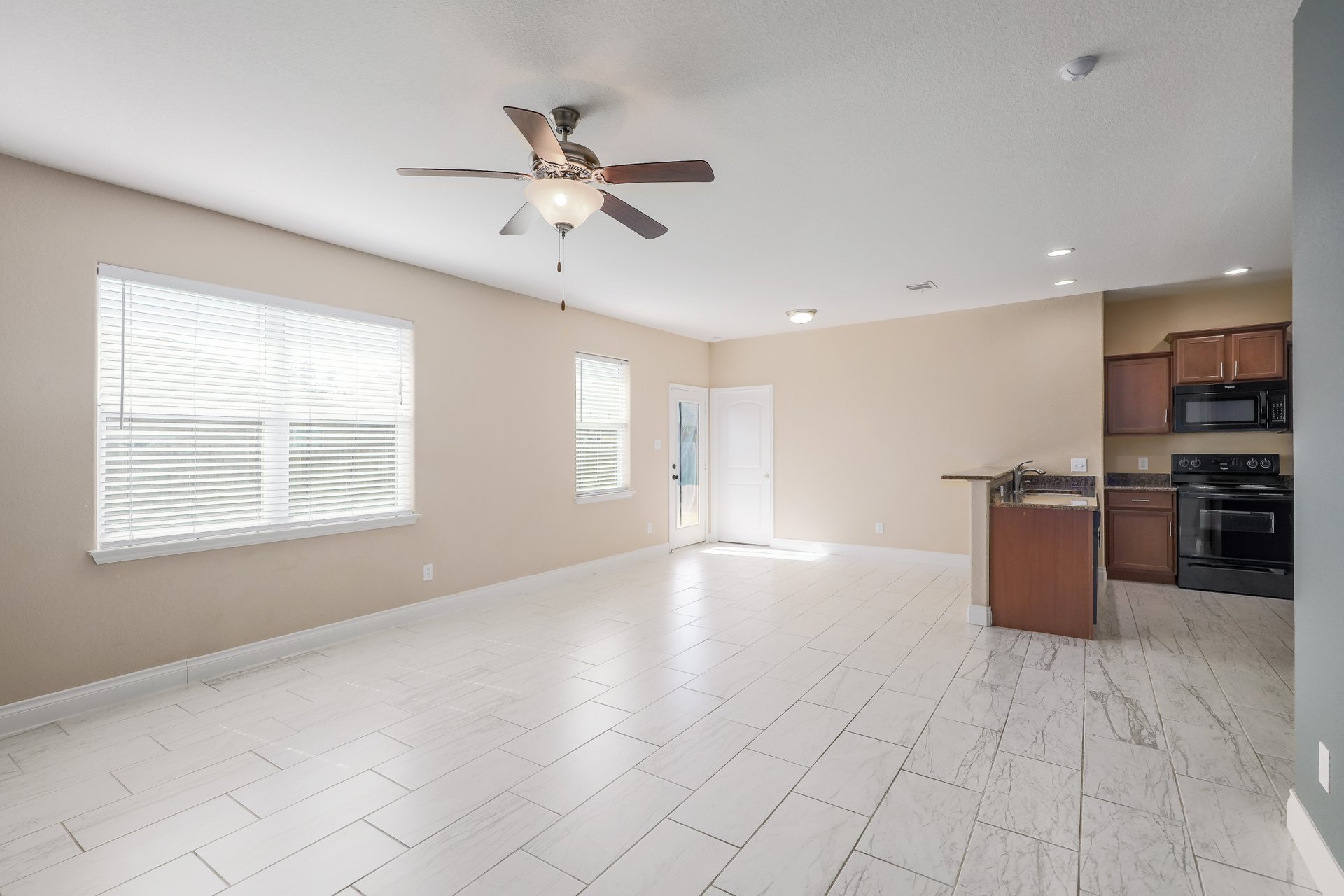19217 Ellary Ln 005.jpg-SMALL.JPG