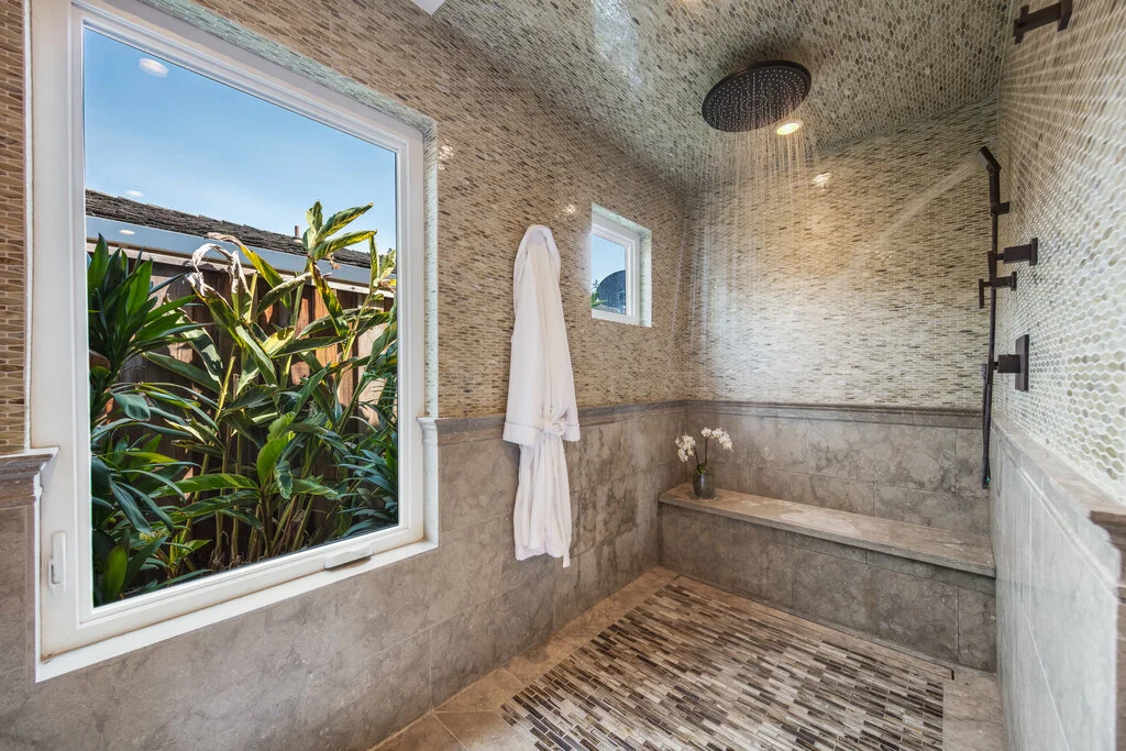 042_Master Bathroom (1).jpg