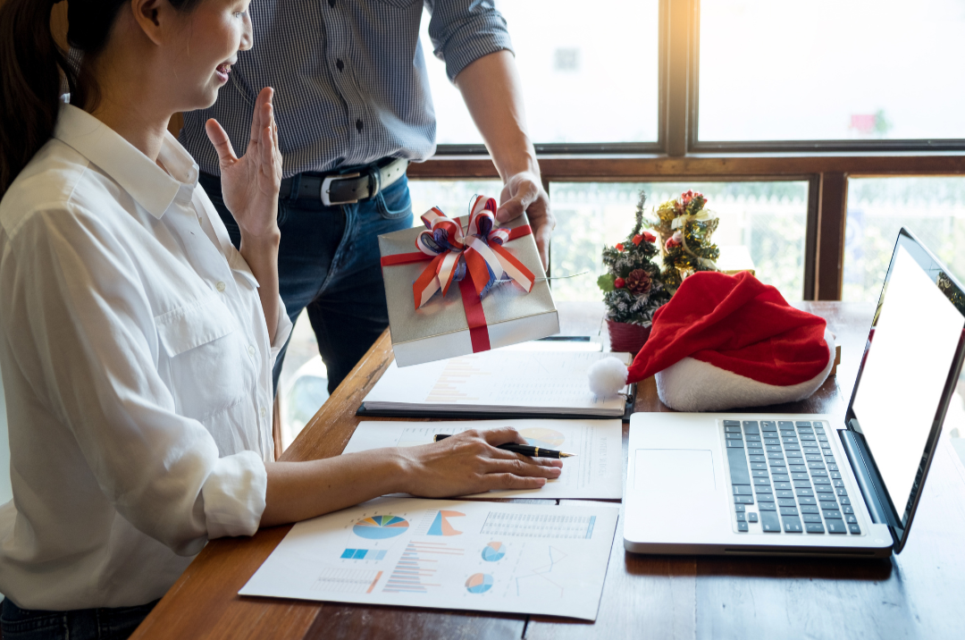 Navigating Office Romance During the Holidays