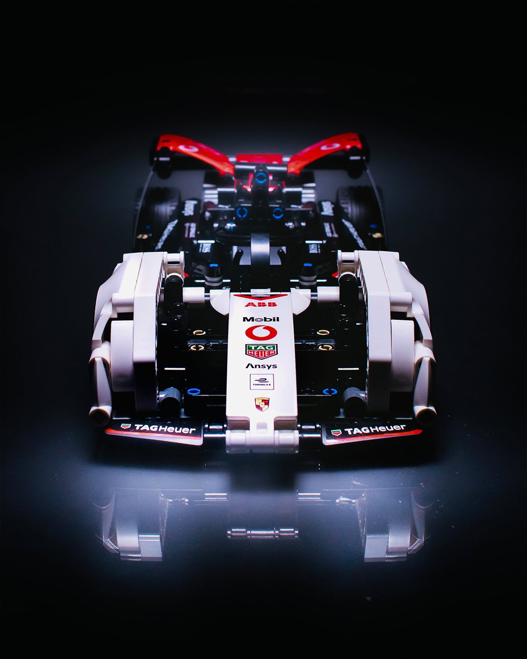 42137_TECHNIC_PORSCHE_99X_Hue Hughes_01.jpg