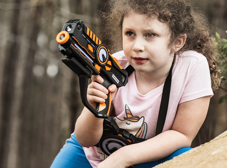 HUEHUGHES-AIMING.jpg
