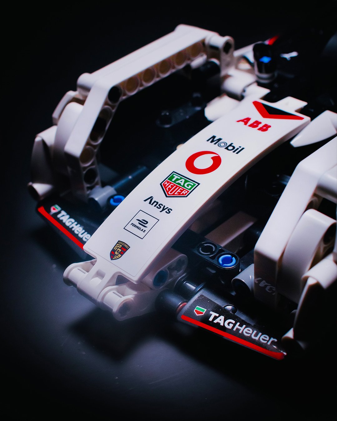 42137_TECHNIC_PORSCHE_99X_Hue Hughes_07.jpg