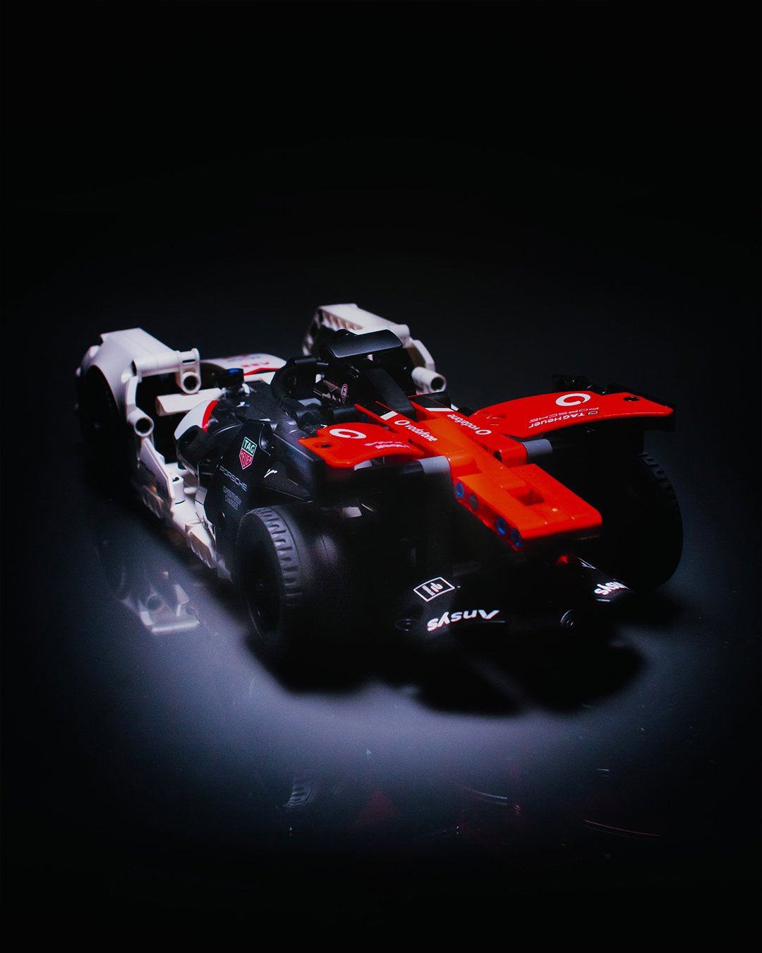42137_TECHNIC_PORSCHE_99X_Hue Hughes_02.jpg
