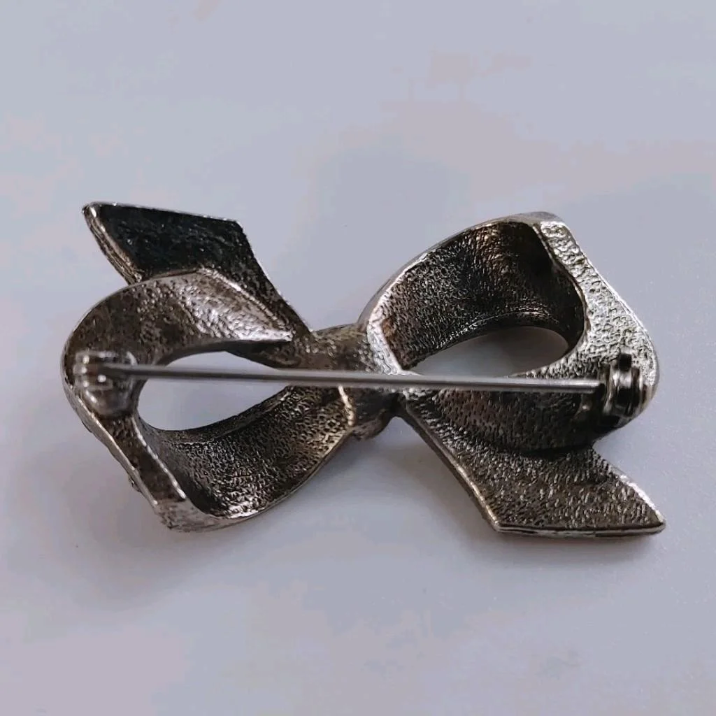 Vintage Silvertone Marcasite Ribbon Bow Brooch Pin Retro Art Deco Style