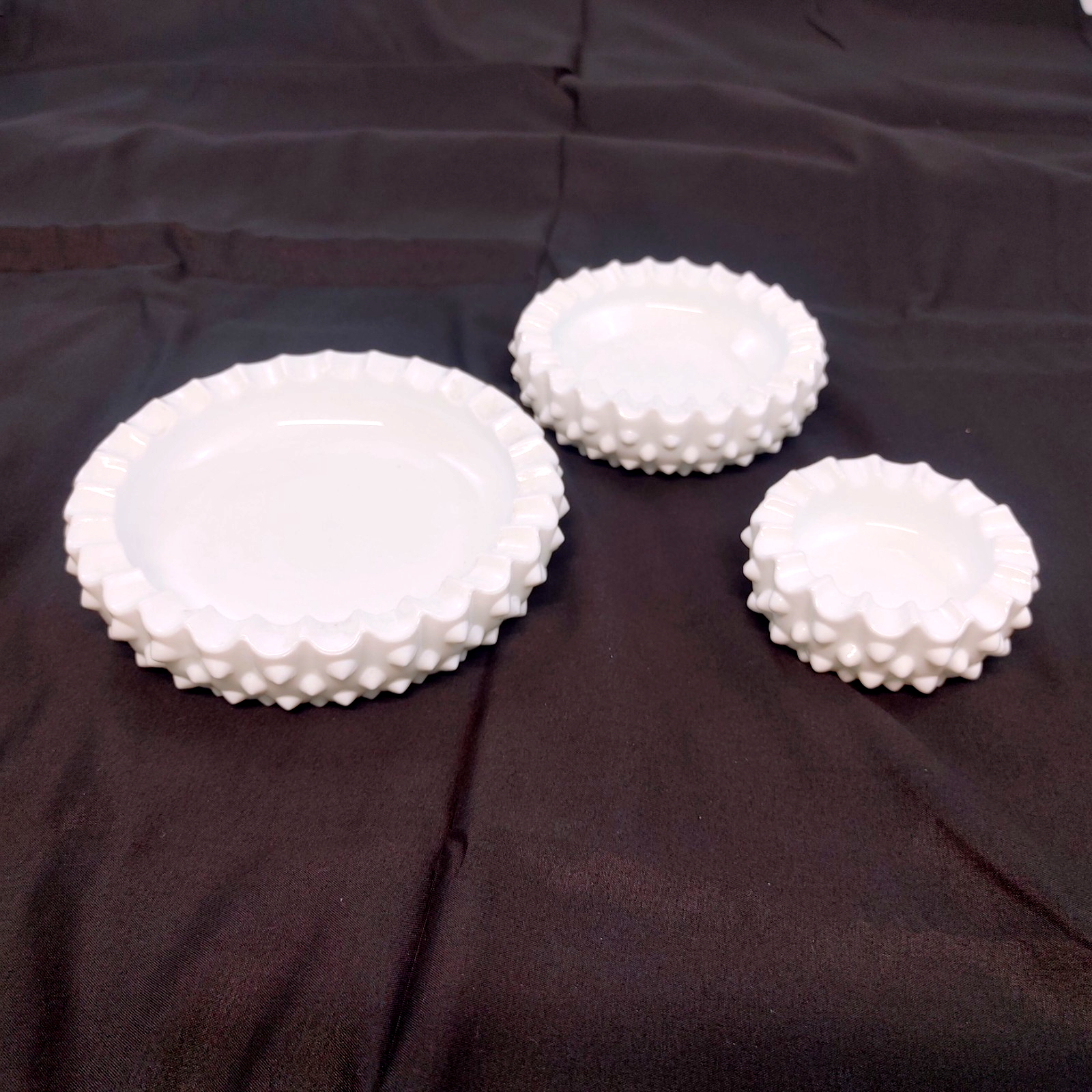 Vintage Fenton White Milk Glass Hobnail Nesting Ashtrays - Set of 3