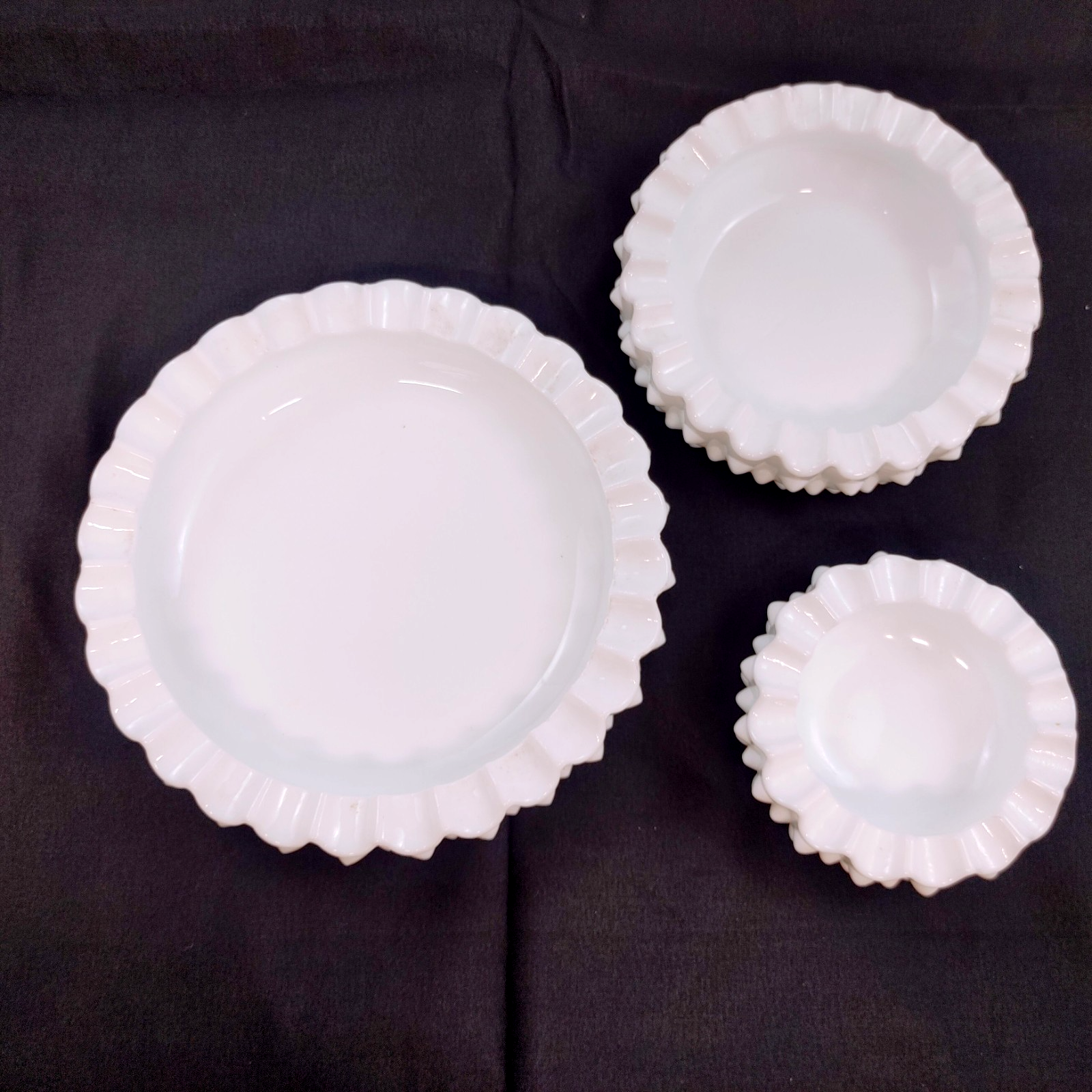 Vintage Fenton White Milk Glass Hobnail Nesting Ashtrays - Set of 3