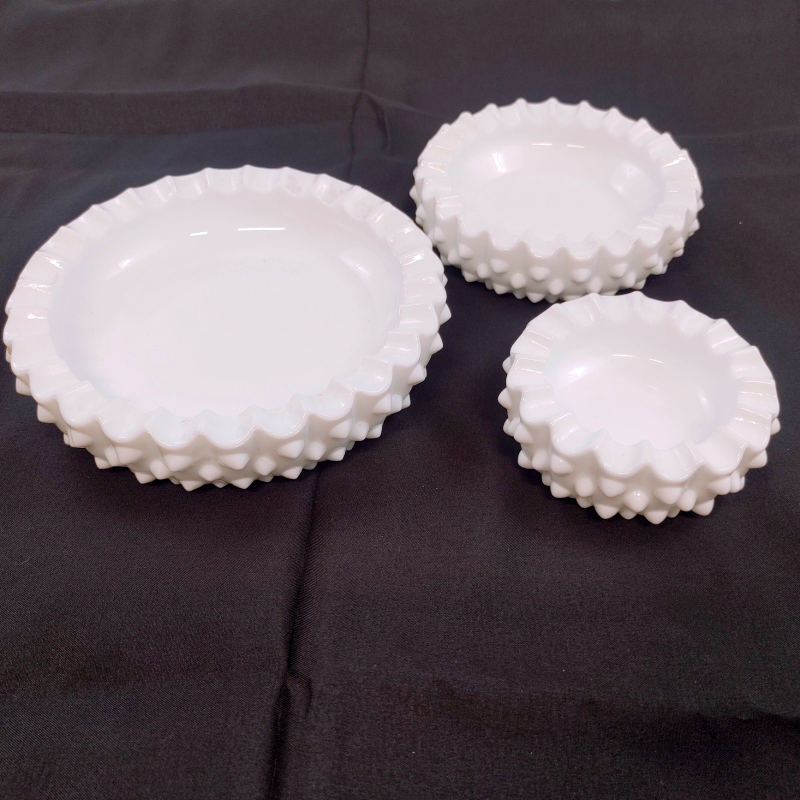 Vintage Fenton White Milk Glass Hobnail Nesting Ashtrays - Set of 3
