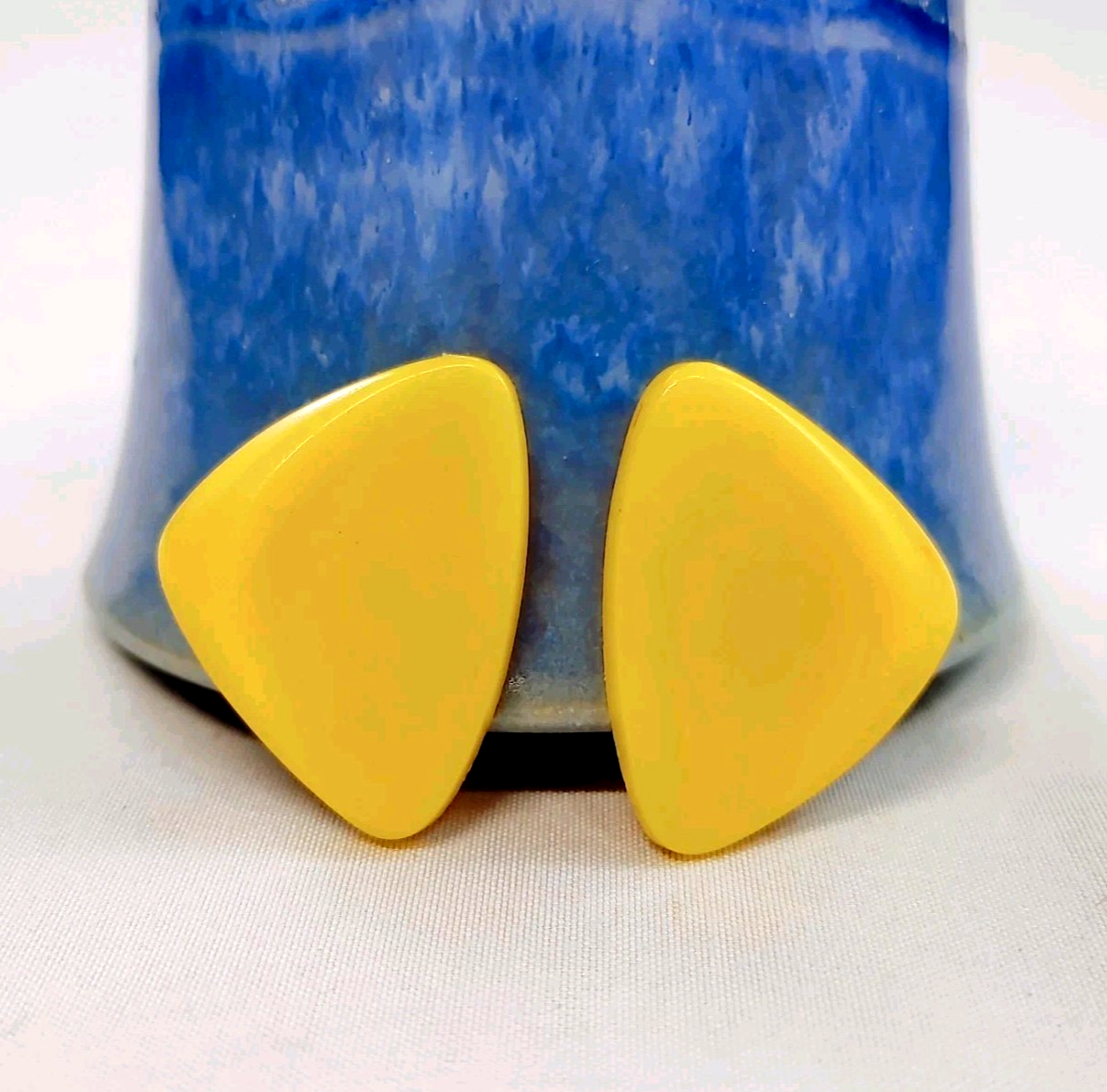 Vintage 1980s Geometric Triangle  Yellow Plastic Clip On Earrings