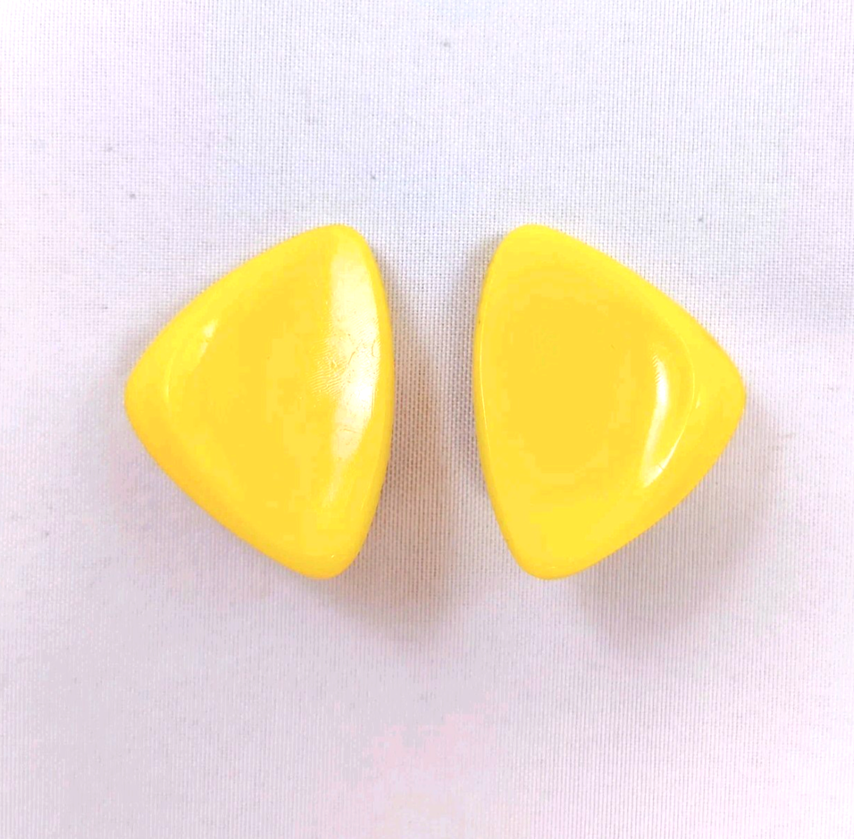 Vintage 1980s Geometric Triangle  Yellow Plastic Clip On Earrings