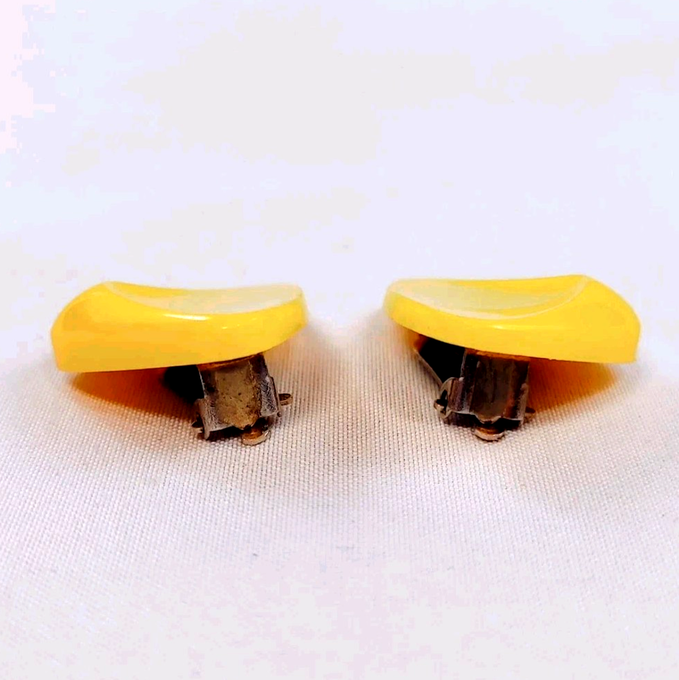 Vintage 1980s Geometric Triangle  Yellow Plastic Clip On Earrings