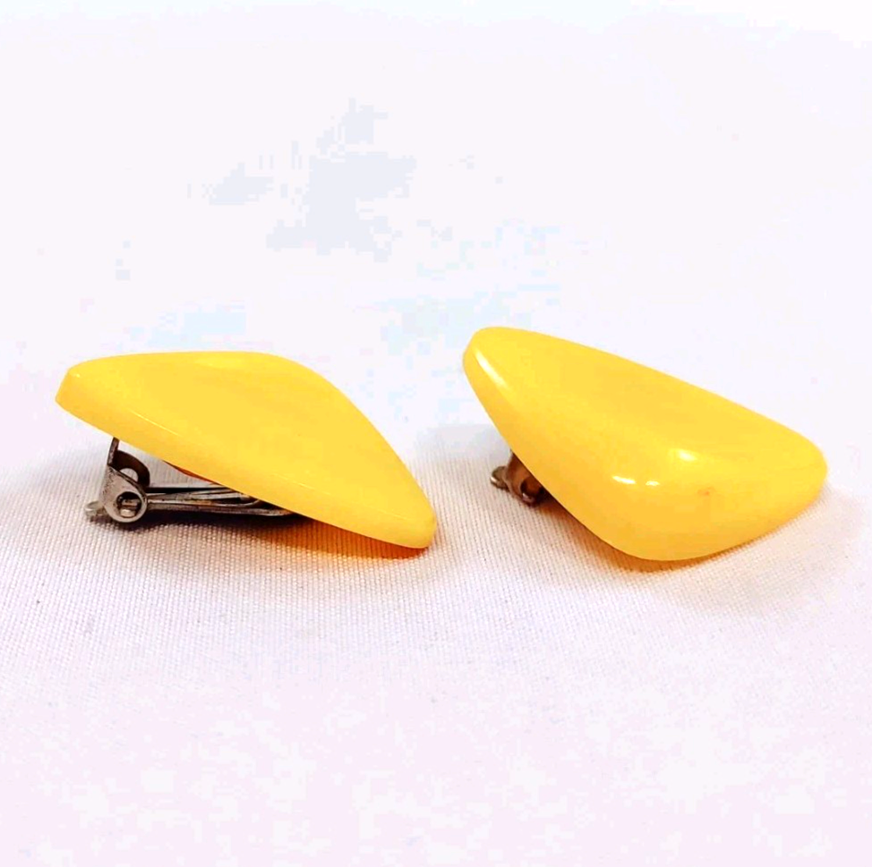 Vintage 1980s Geometric Triangle  Yellow Plastic Clip On Earrings