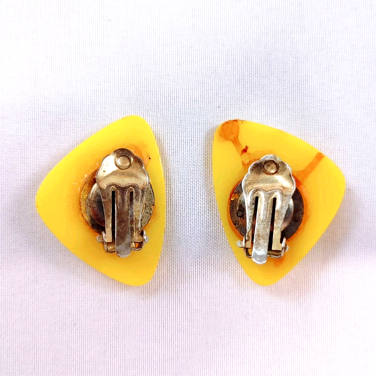 Vintage 1980s Geometric Triangle  Yellow Plastic Clip On Earrings