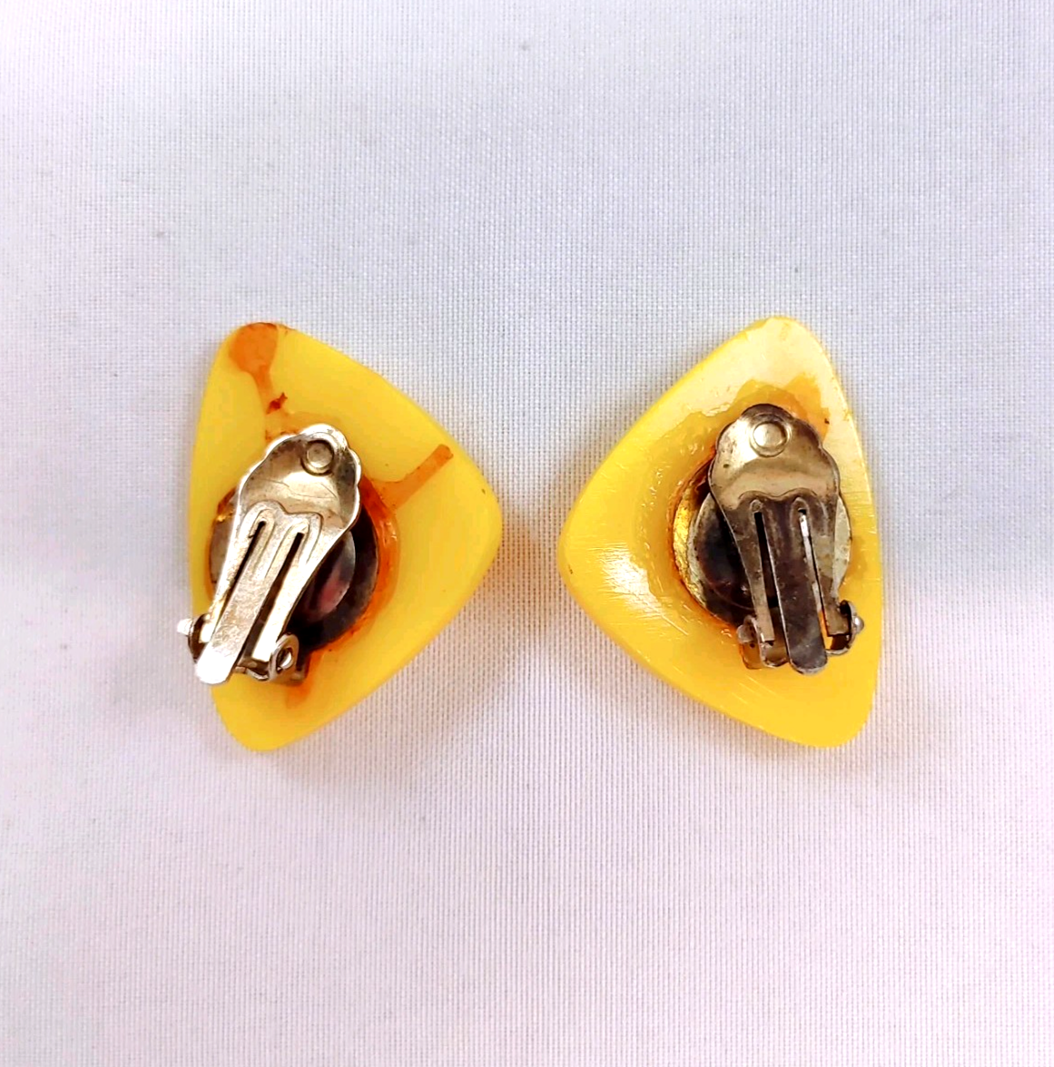 Vintage 1980s Geometric Triangle  Yellow Plastic Clip On Earrings