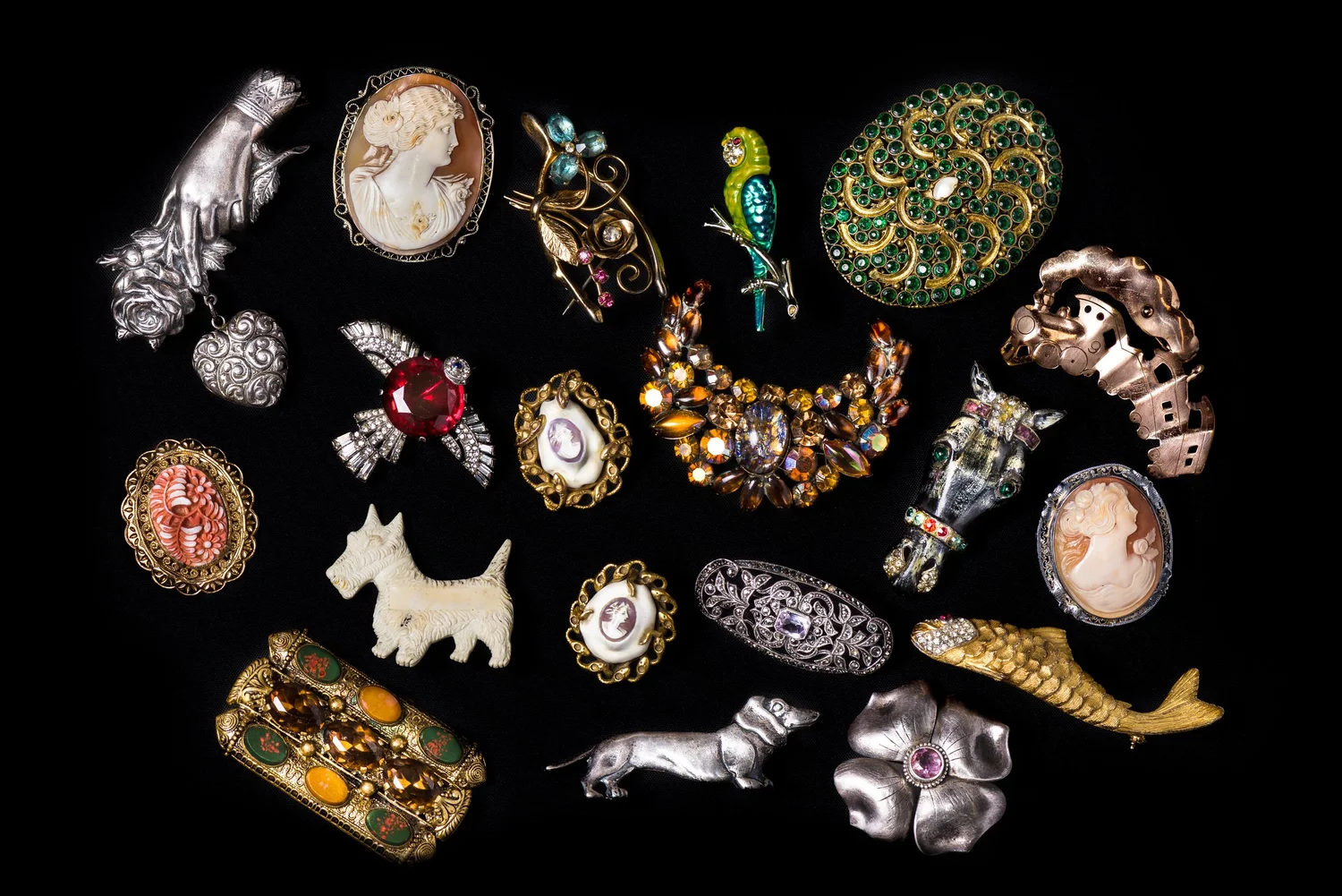 The Allure of Vintage Brooches: Styles, Designs, and How to Wear Them ...