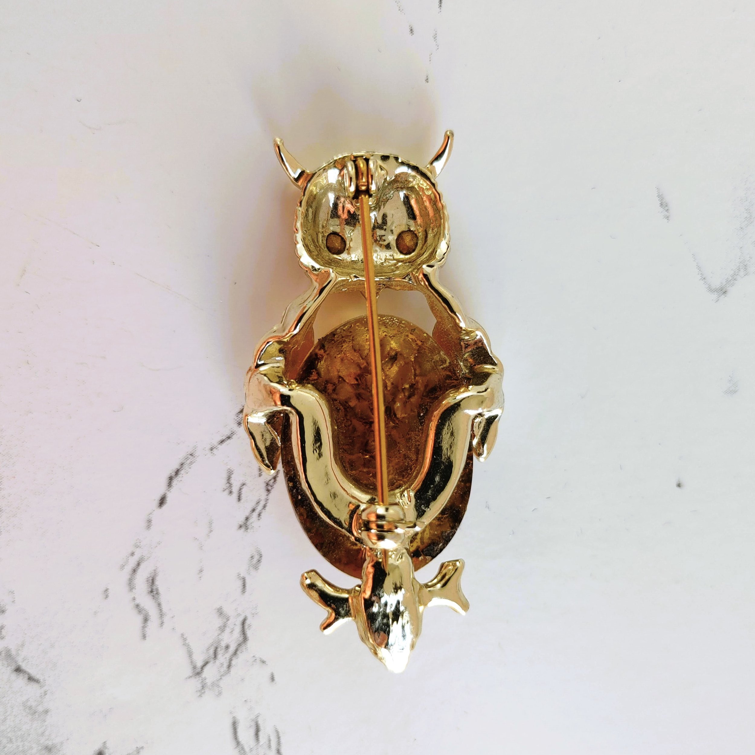 Vintage Gold-Tone Owl Brooch with Sparkling Orange Rhinestones
