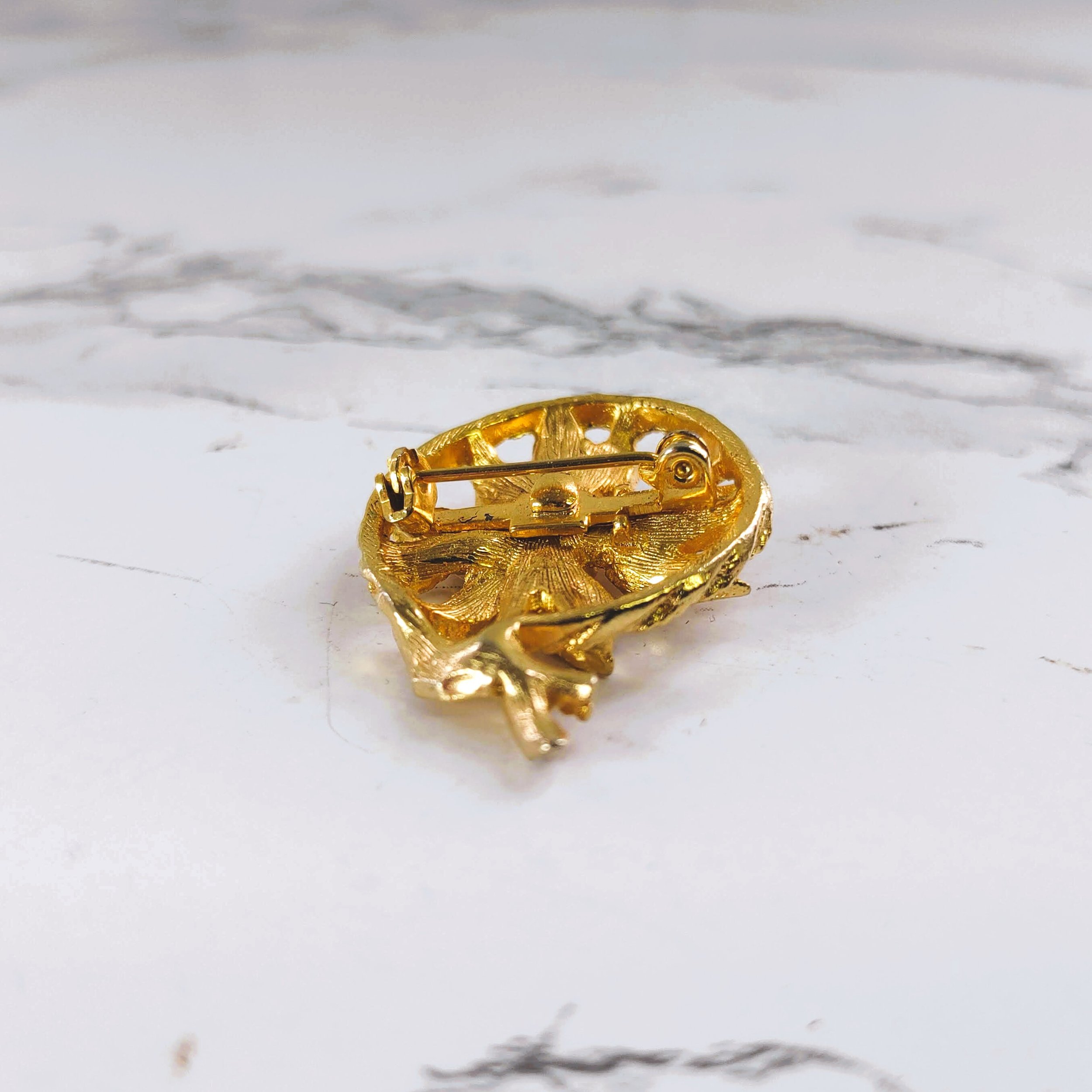 Vintage Elegance: Gold-Tone Flower Brooch (1980s)