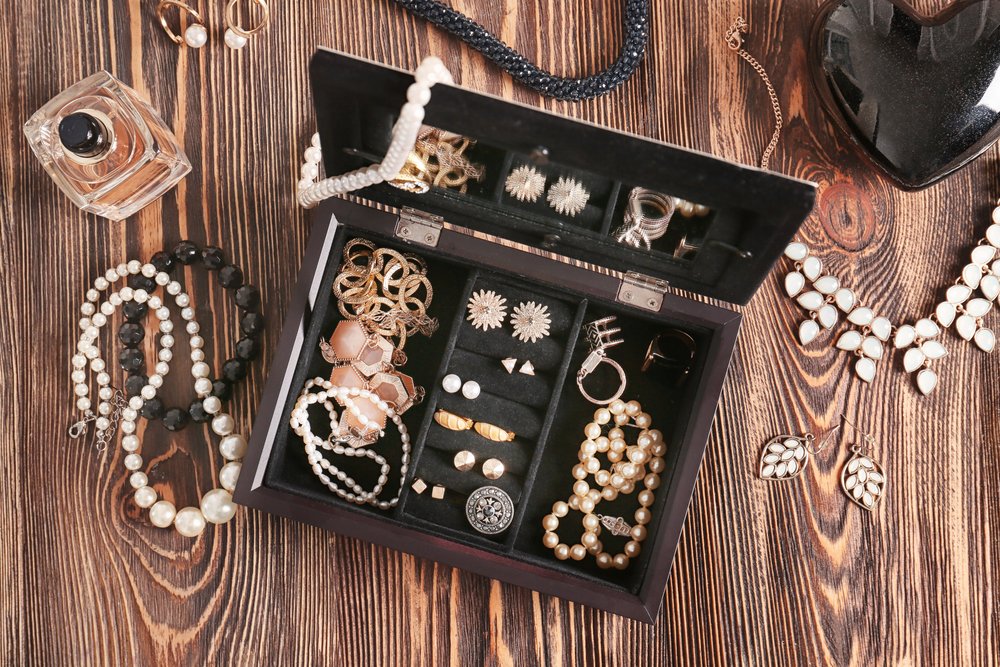 Preserving Beauty: Tips for Cleaning and Maintaining Vintage Jewelry ...