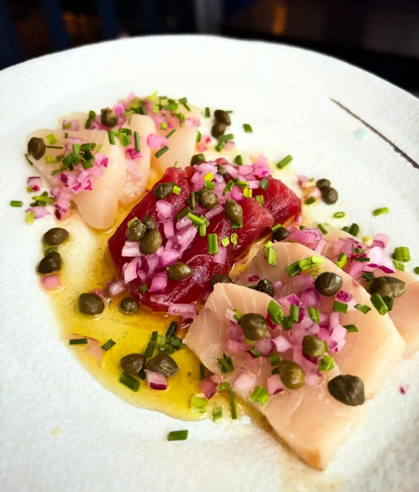 Here's to all the raw fish fans! Our Sashimi Crudo Trio. Fresh bluefin tuna, ono, and hamachi with red onions, capers, chives topped of with a lemon vinaigrette.

This week only at @malamaponorestaurant !