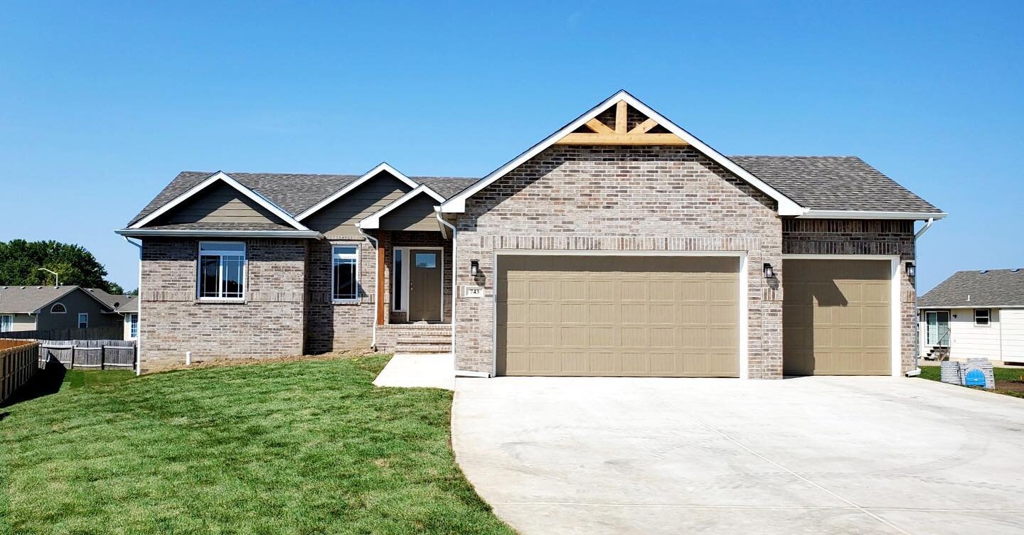 A taste of the country within the city. The earthy colors and decorative gable trim add a lovely rustic flair to this custom we closed last year.⁠
⁠
#builders #buildersofinstagram #newconstruction #ictrealestate #homebuilder #customhomes #wichitahome