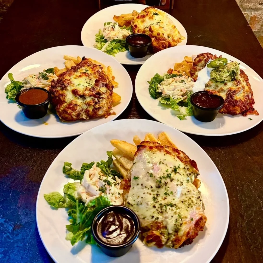 Have parmy&rsquo;s ever looked this good?!
Select from our four different Parmy Specials every Tuesday, Lunch and Dinner. Irish, Aussie, Mexican or Hawaiian&hellip;You can&rsquo;t go wrong with your decision 😋