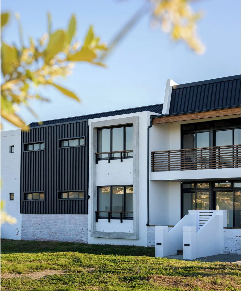 What a beaut 😍🏗️.This is definitely one of our favorite projects from last year.⁣
Click the link in our bio to discover some more of our completed projects👆.⁣
⁣
⁣
⁣
#dreambuild #architecture #build #contractor #icm #icman #designandbuild #construc