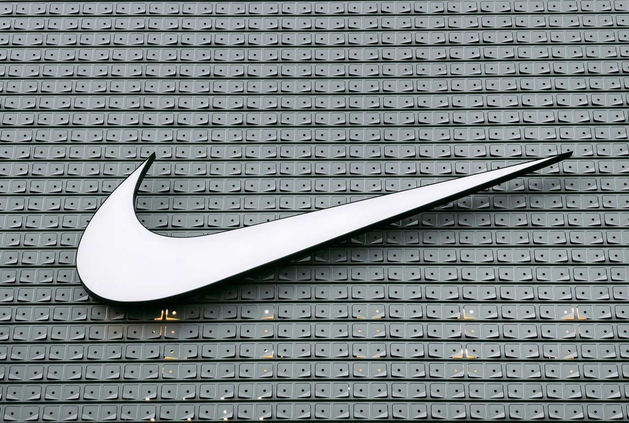 del logotipo Nike — Héctor Lorenzo