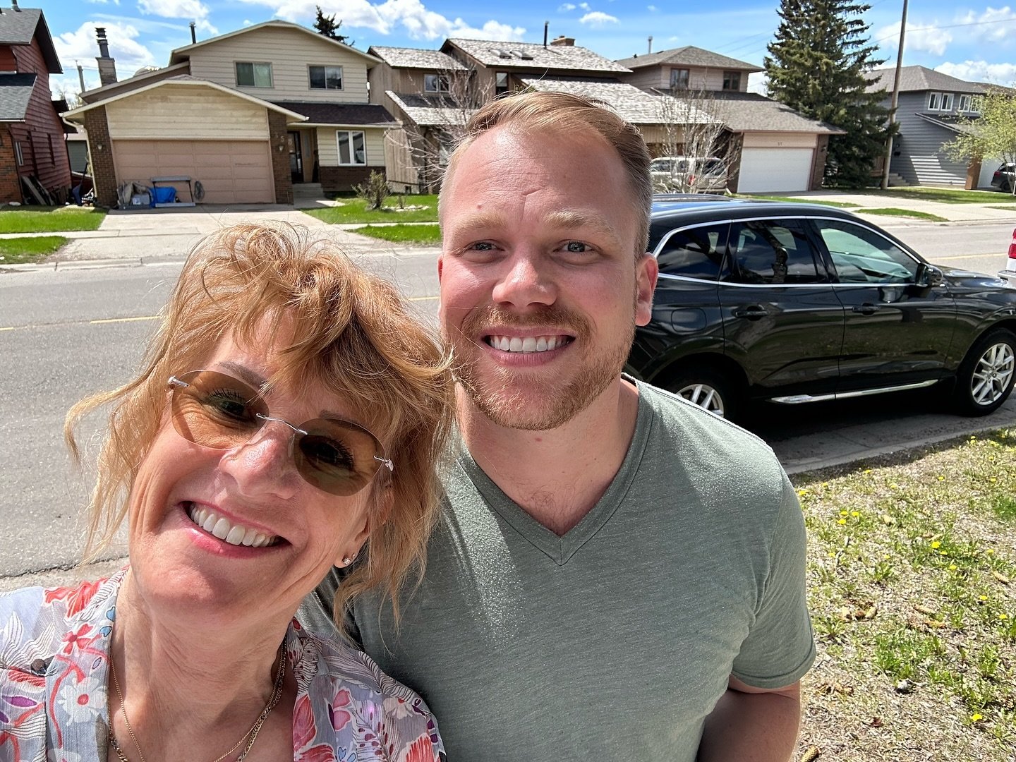 Any day is a good day working with the amazing @carlintherealtor !

Thank you for inviting me over to Hawkwood for a staging consultation!

Can&rsquo;t wait to see your fabulous new listing go live soon

#teamwork #toprealtor #successfulteam #homesta