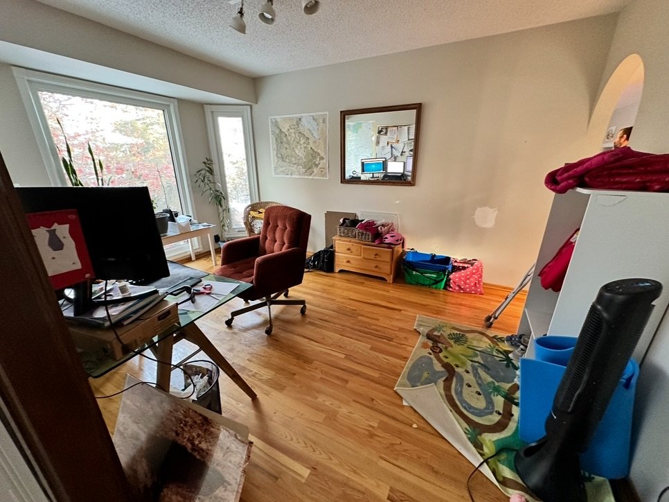 A clear purpose per space.

One of the points of attention when preparing for sale! Buyer make the decision to see your property, based on photos alone.

When looking online buyers need to understand what the room is about, not letting them guess

Th