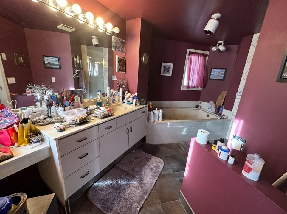 The power of paint! (And a good clean up)

Walking into this house, it was clear the owners loved their dark colours! It made the house feel small and cluttered. Hard to see and show

After years of living like this, you can imagine how they felt whe