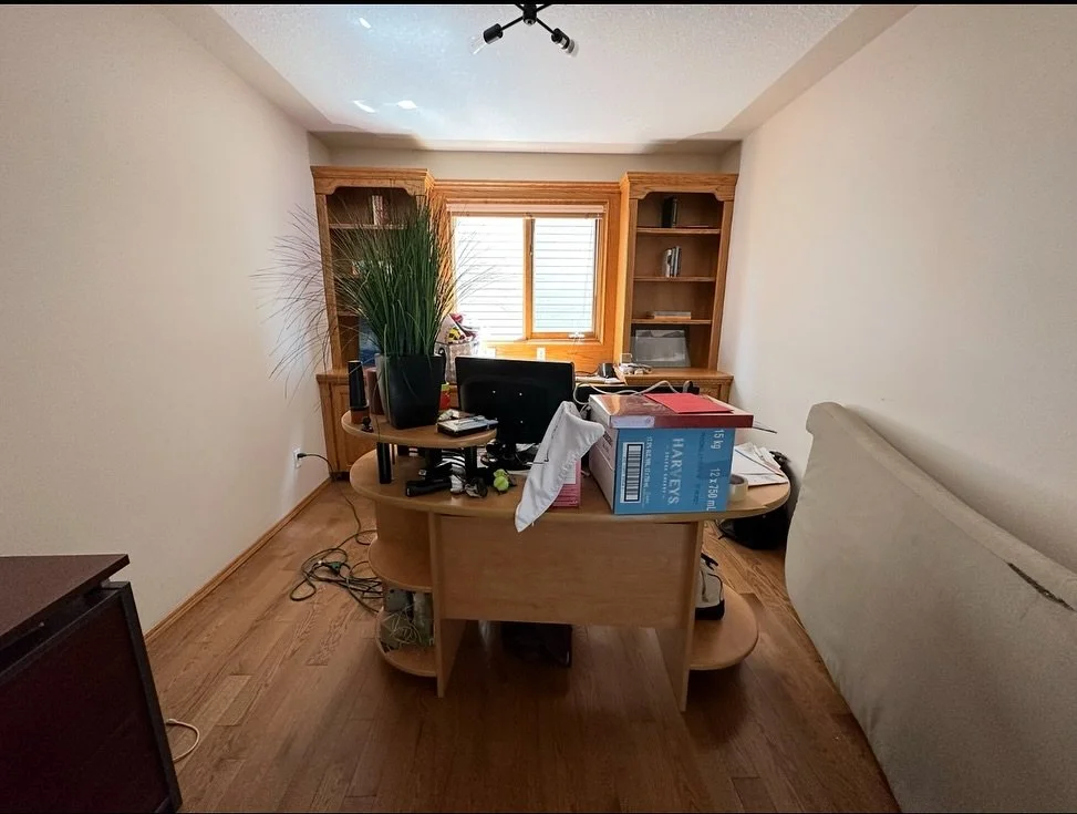 Before and after occupied home staging

Great results after staging this home office in The Hamptons

The home office was not in use anymore and became the catch-all for stuff. 

When selling its so important to bring rooms back to their original pur