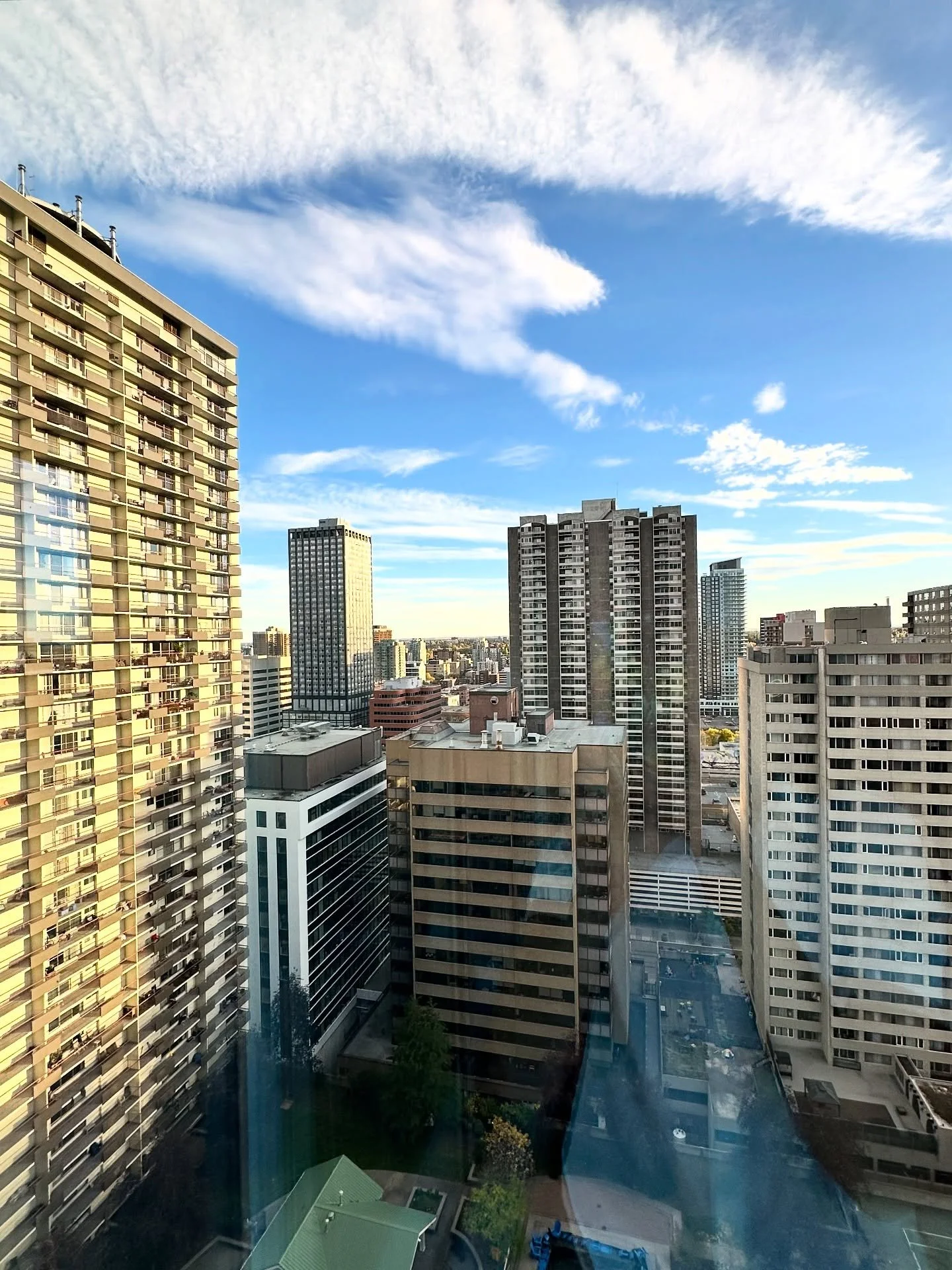 This view can be yours! Right on the 22 floor on 6 ave SW

Put the finishing touches on this unit. Making sure photos look amazing and all rooms are set up to impress.

Great afternoon of staging for the @dolcerealestategroup in downtown

Will be lis
