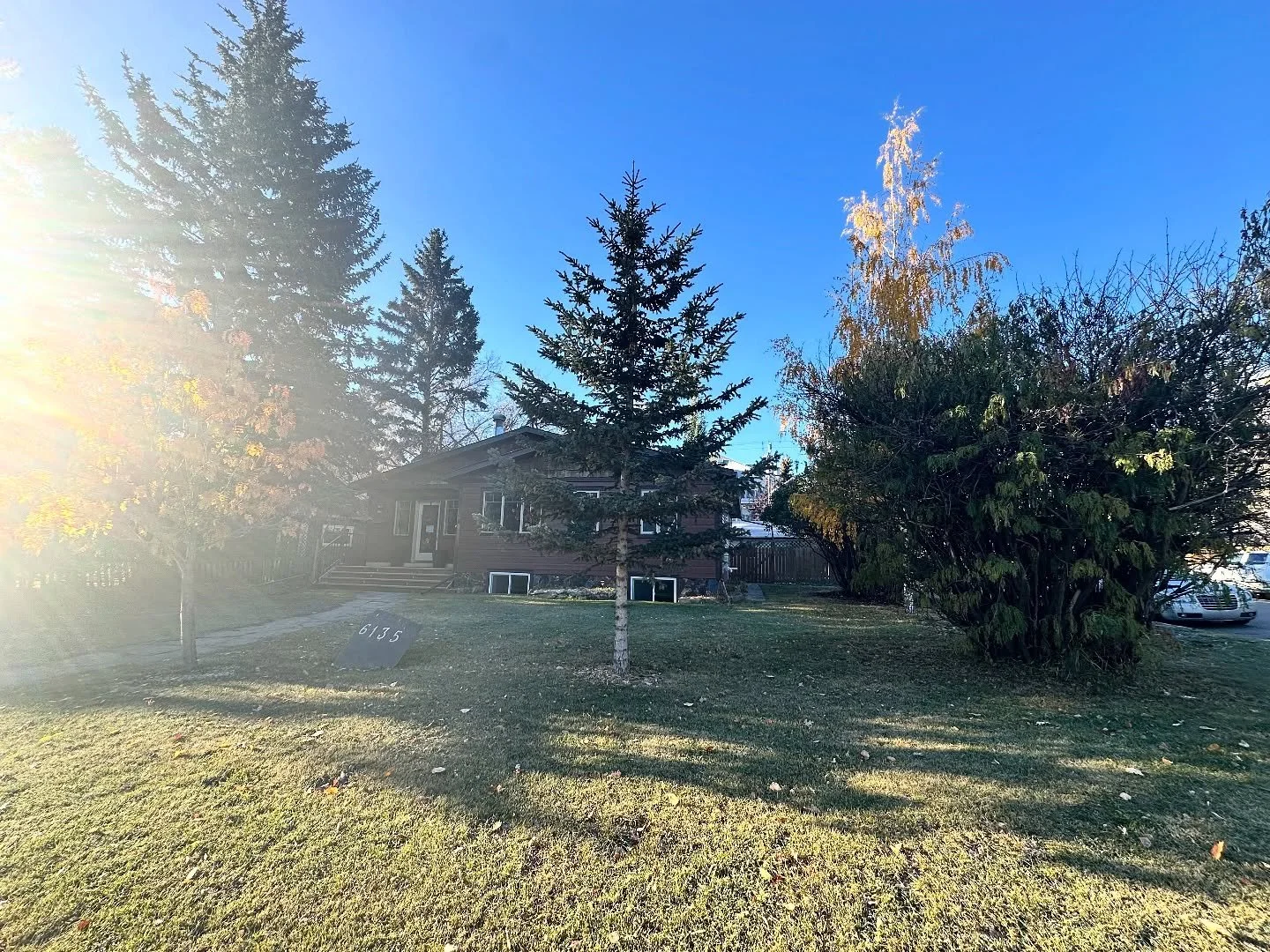 Great staging consultation this morning on Bow Cres NW

Large corner lots with big trees and lots of space to run and play. Fully renovated property - move in ready

Took care of all important details so it can be listed the best way possible 

This 
