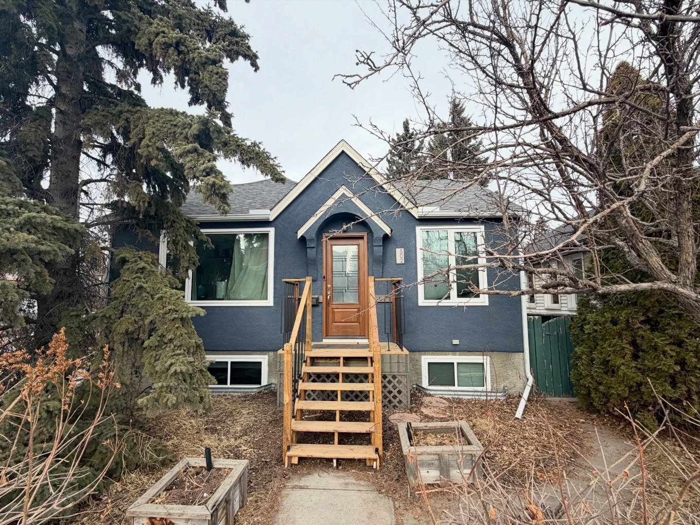 This character home on 8 avenue NE is getting ready for the market

An original house with an extension which offers so much more living space. A deep yard fully fenced and garage in the back

Offered all my valuable home staging advice so these sell