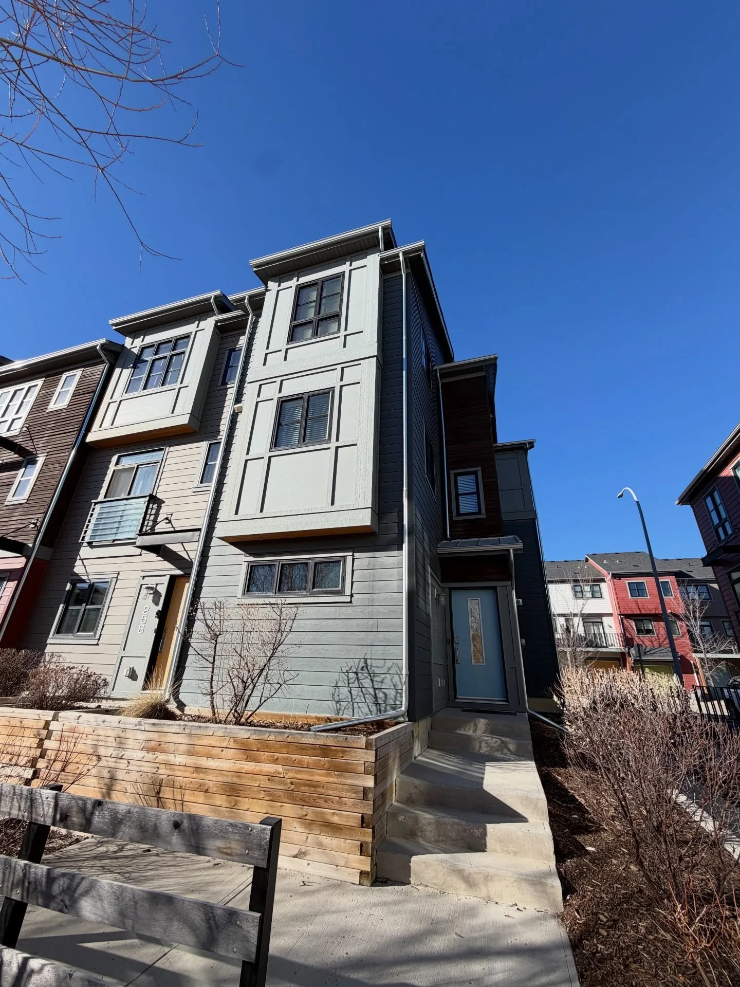 Really enjoyed the visit to this townhouse in Walden

Such a great courtyard in front of the house with benches in the sun.
#this unit is meticulously maintained, move in ready

Took care of all the details so @megsellsyyc can list in in 2 weeks!

#h