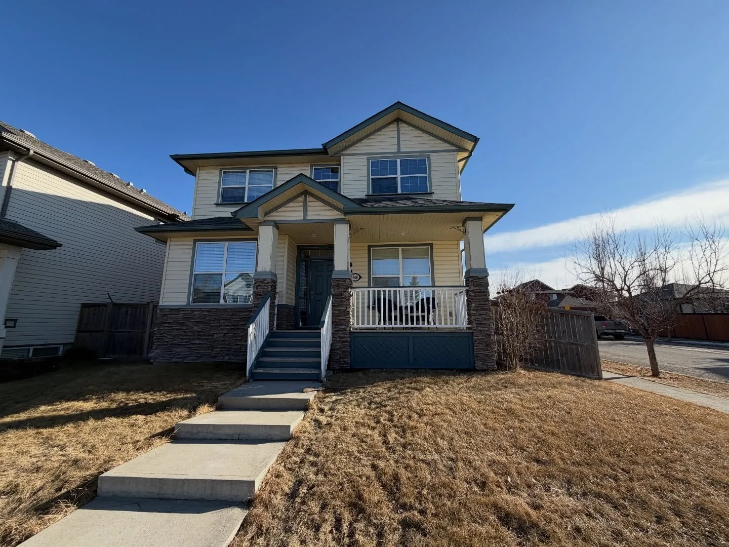 A great home staging consultation in Prestwick this afternoon

Great location on a spacious corner and a park across the street. A light and bright house with lots of room for a family

Offered all my home staging advice so these sellers can go to ma