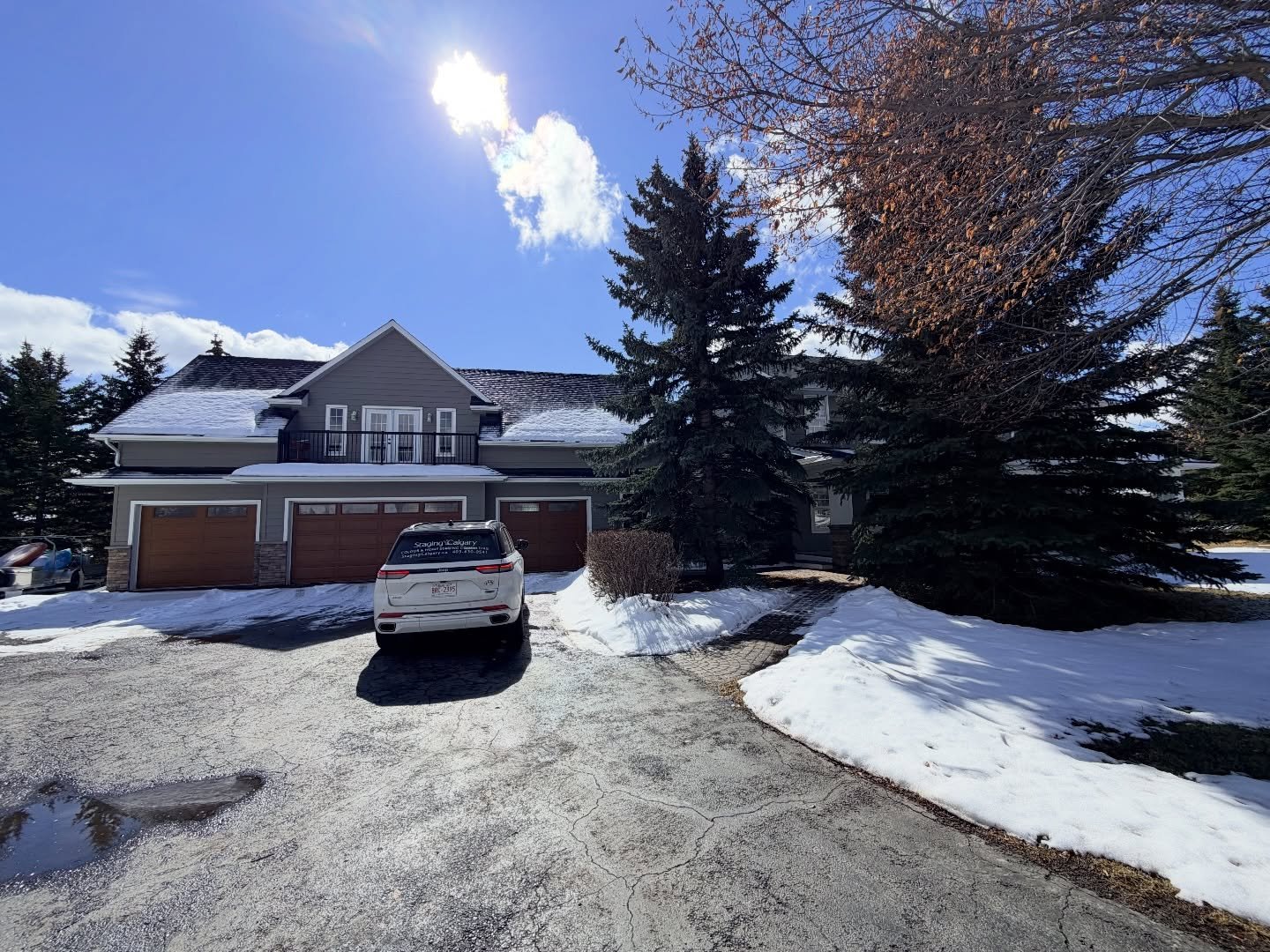 The perfect family home on Windmill Way getting ready to list. Offered all my valuable advice during my home staging consultation 

Loved the big yard, the light and bright rooms, and the carriage house over the garage

Lots of room to run and play, 