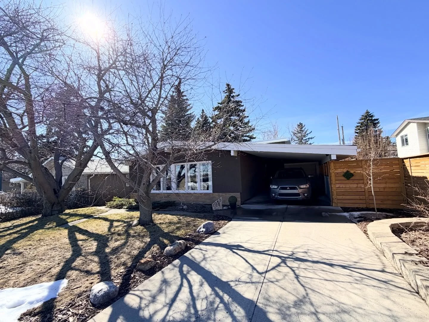 This spacious bungalow in Cambrian Heights NW will be coming to the market soon

Green space in front, peaceful backyard, 2+1 garage, vaulted ceilings

Great home staging consultation preparing this one for sale. Creating a custom staging plan so thi