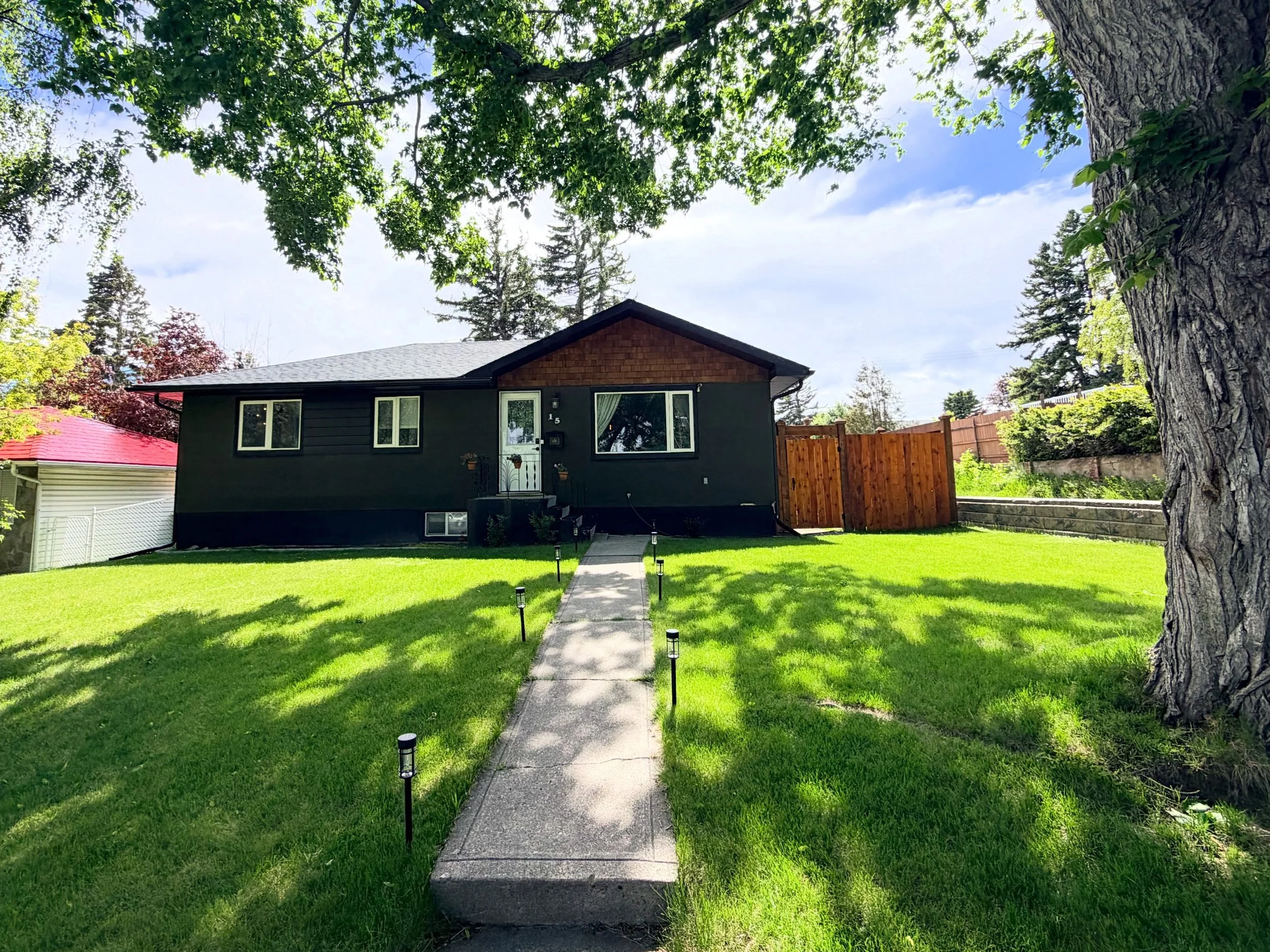 The largest yard this week! Just amazing! With a beautiful deck and hot tub in the back 

Great home staging consultation in Thorncliff preparing this bungalow for sale

Created a custom plan, so these sellers know exactly how to set up their home fo