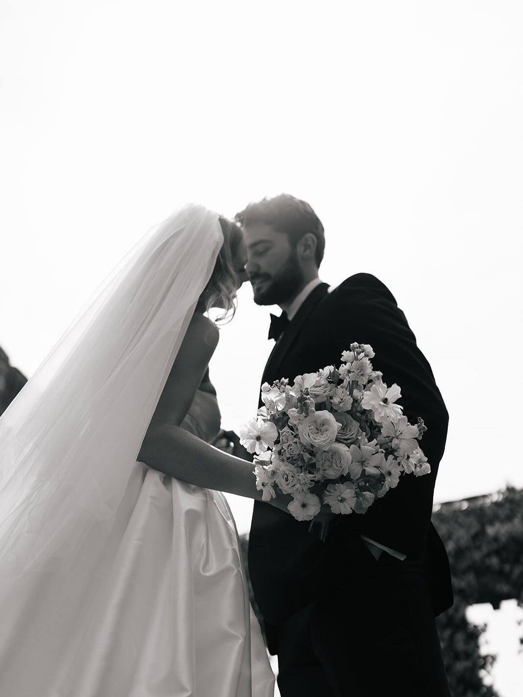 That last image too 🫶🏼

A moment for BB:77 by @bonbride - looking heavenly against the preened lawns and glorious  gardens of @newburghpriory 🤍
 
The joy when these photographs landed in our inbox today! 👏🏼
 
MRS W x

SUPPLIER CREDITS 
Creative 