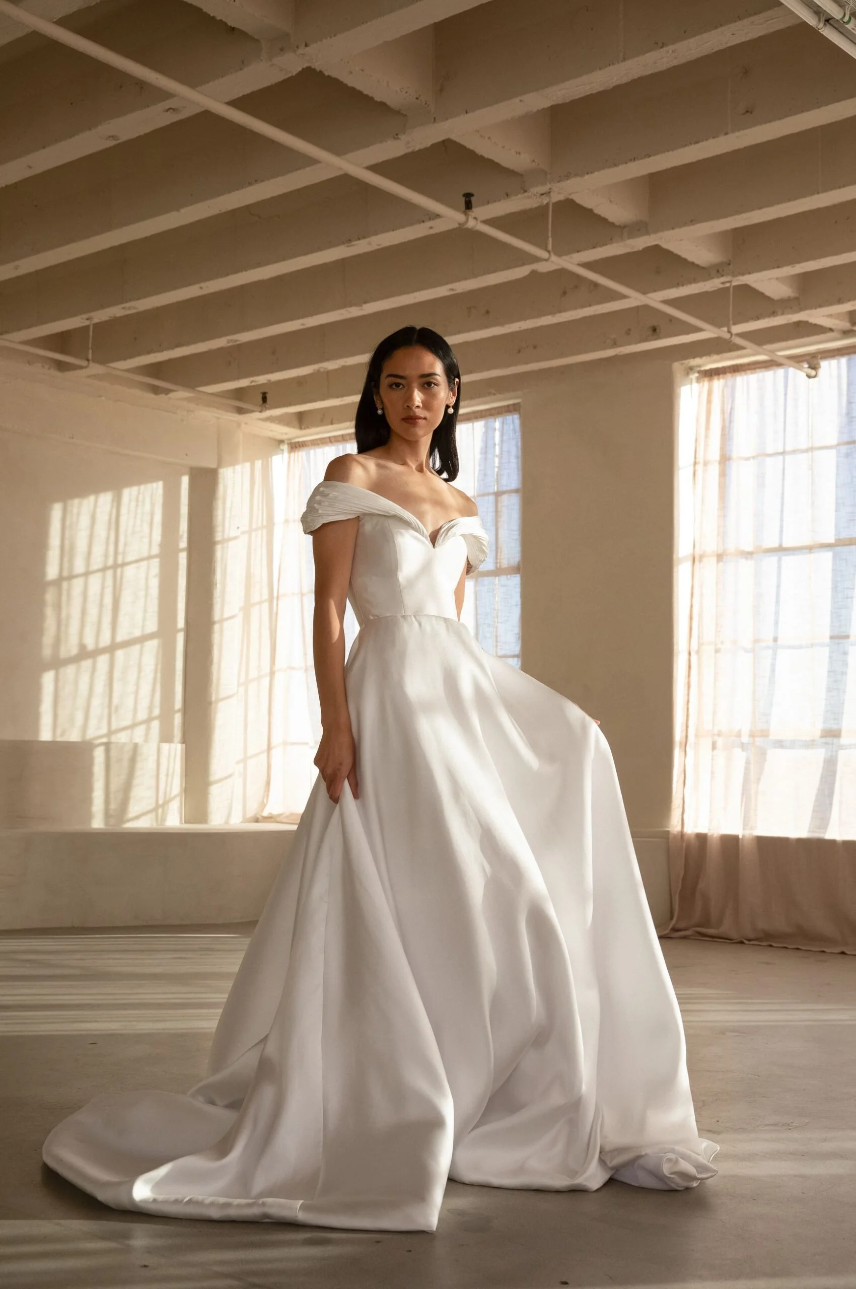 NEWHITE - EMME GOWN (INCLUDING DETACHABLE OVERSKIRT)

Size: 12

Sale Price: £2500