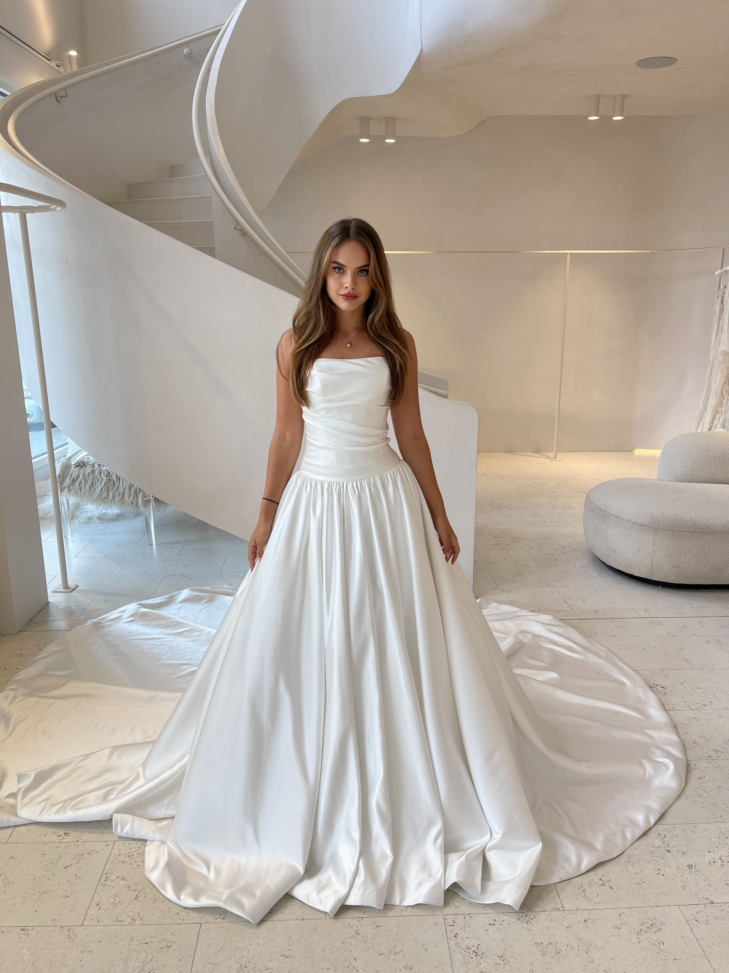 MONTAIGNE BRIDAL - Want timeless elegance?
