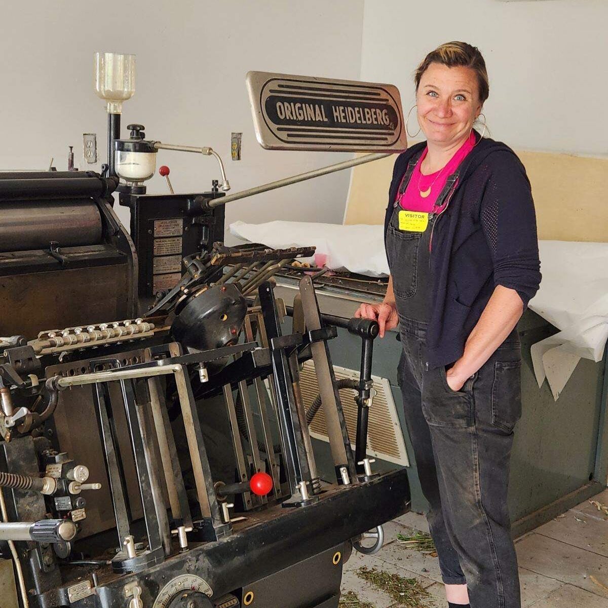 This is the face of a deliriously happy printer, who is now the proud owner &amp; caretaker of a gorgeous 1972 Heidelberg Windmill!! (📸: @wolfeprints) I&rsquo;m overwhelmed with gratitude for everyone who had a hand in this: from the darling @pickwi