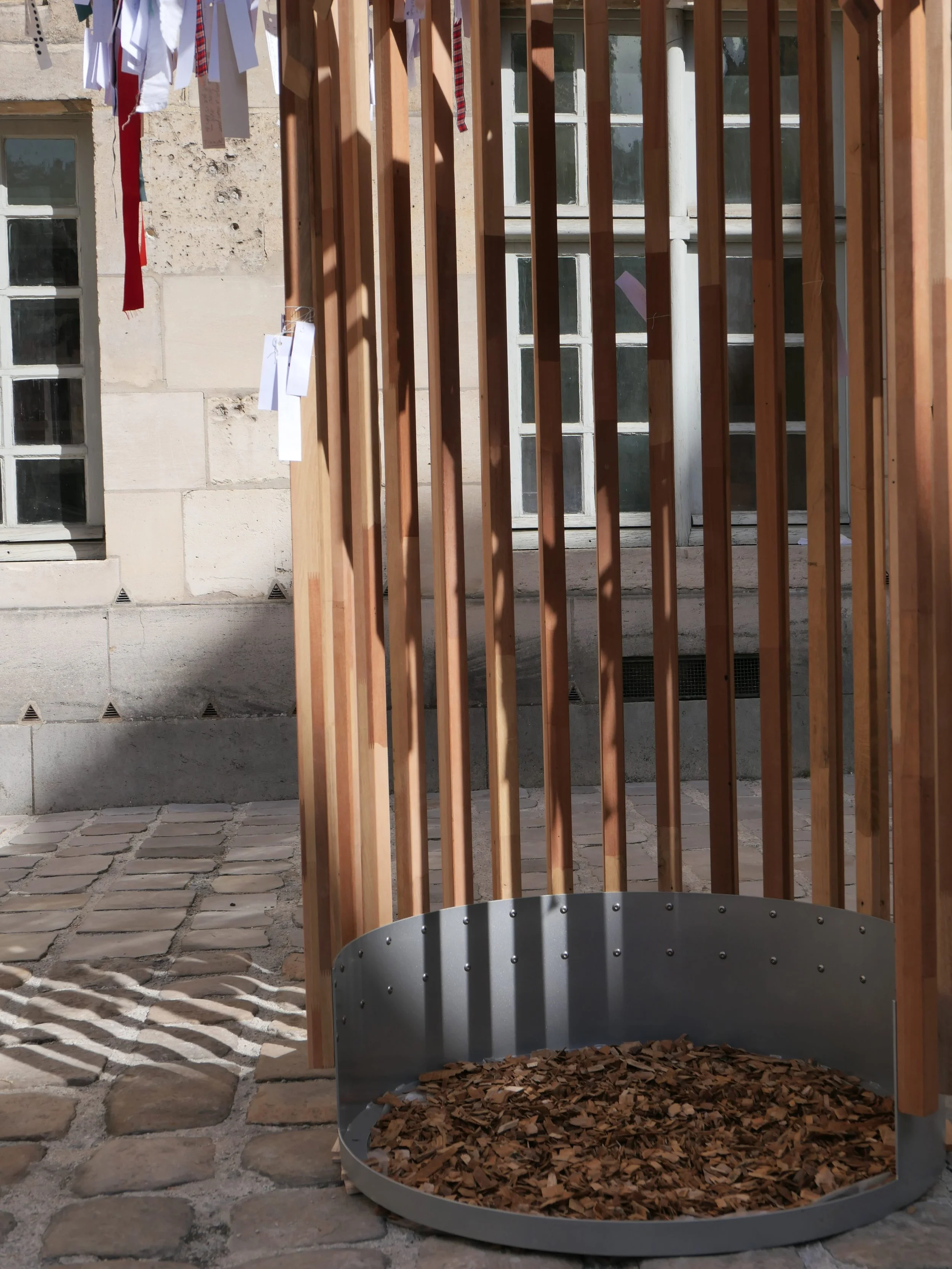 arbre du souvenir-bois et socle